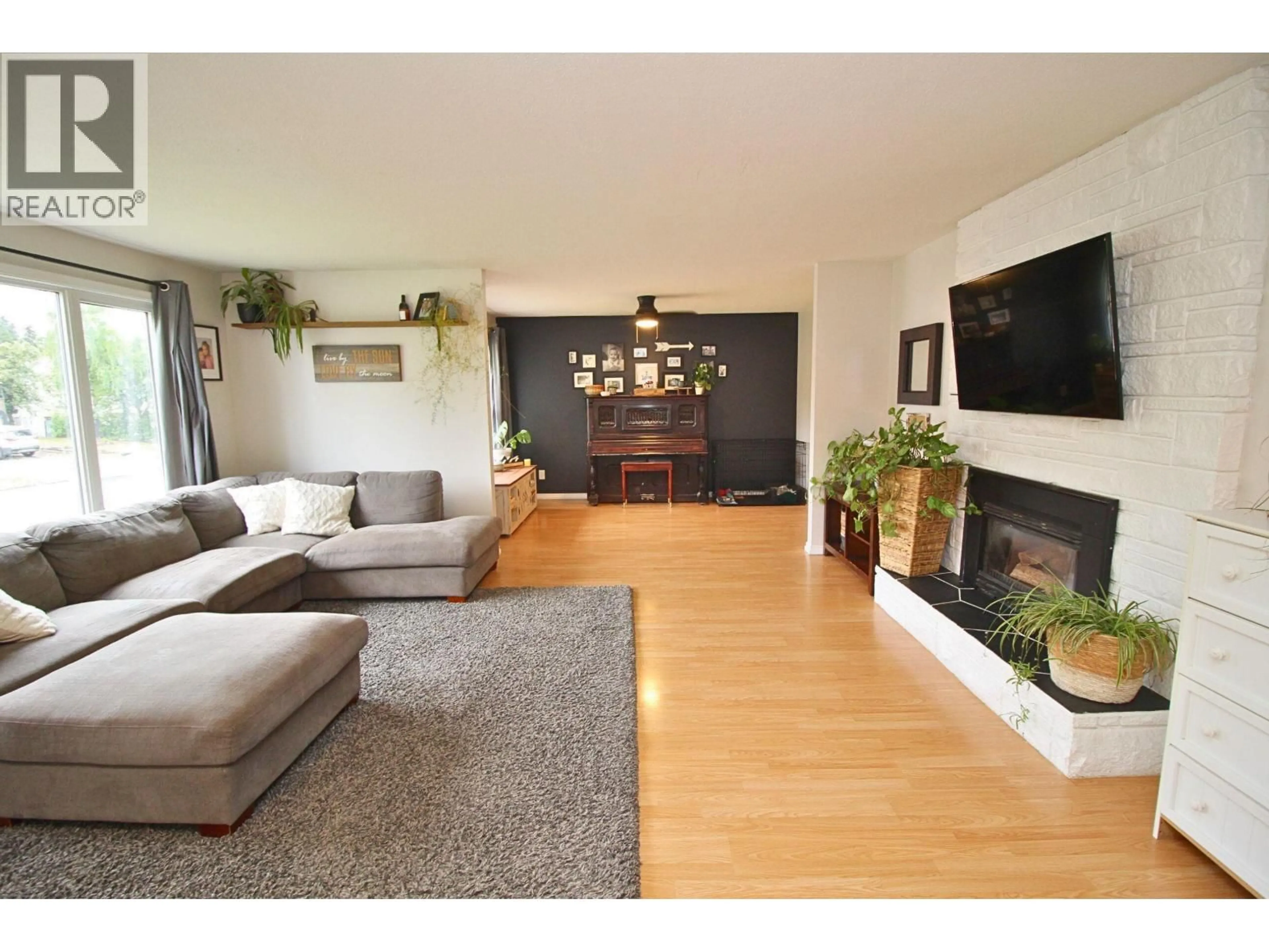 Living room with furniture, wood/laminate floor for 3369 GILLESPIE ROAD, Houston British Columbia V0J1Z0