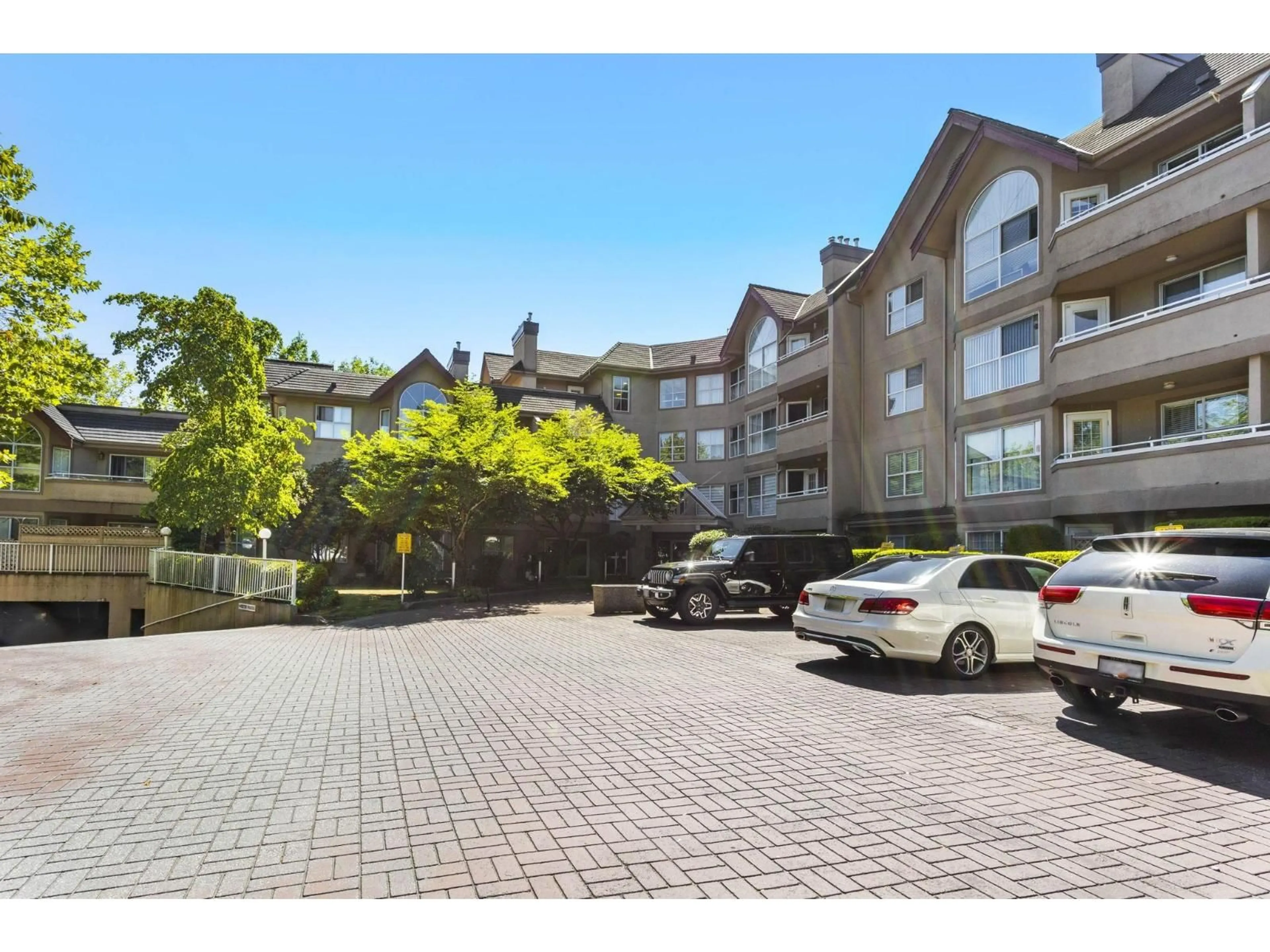 Patio, mountain view for 310 - 7435 121A, Surrey British Columbia V3W0W8
