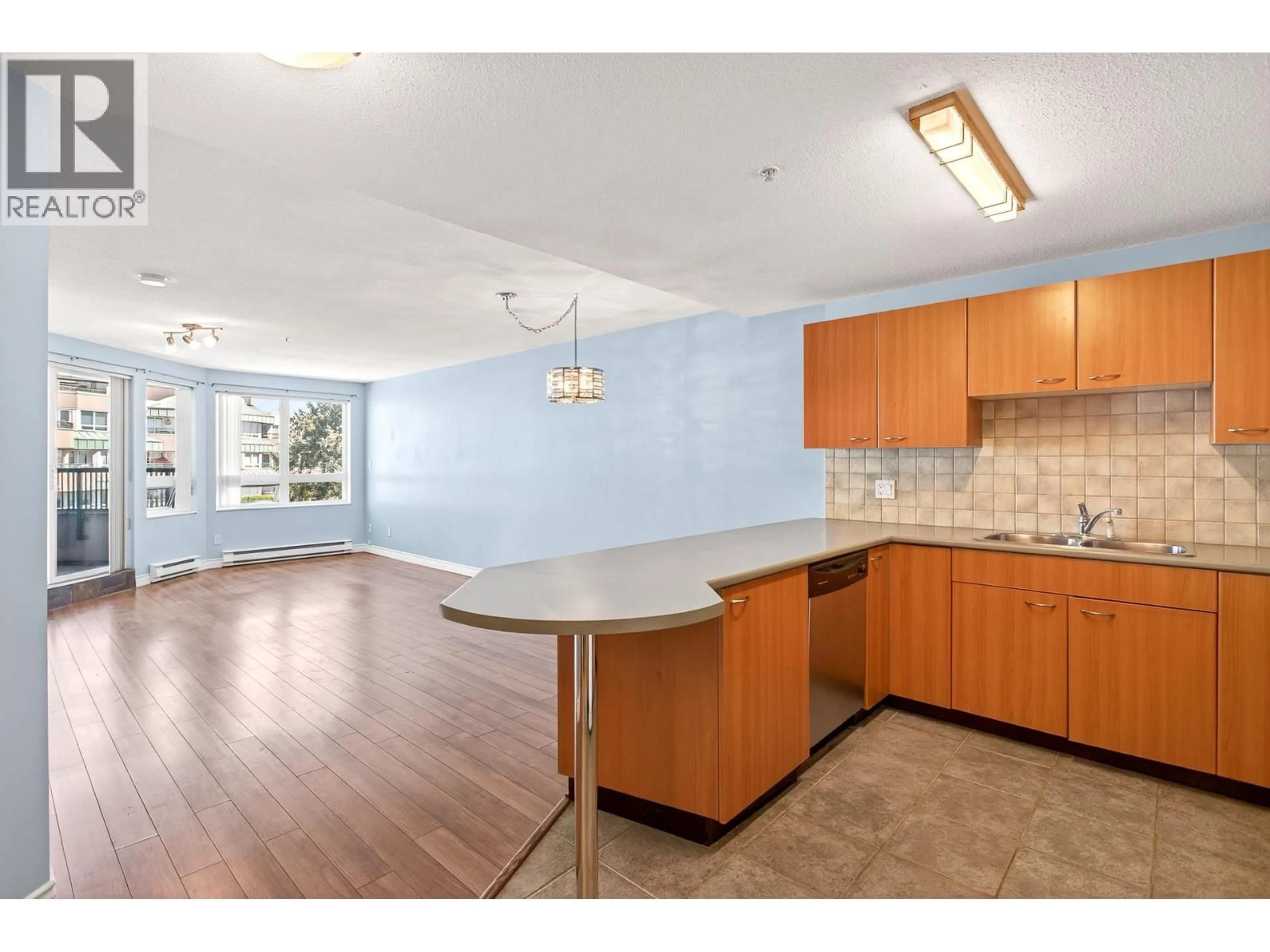 Standard kitchen, unknown for 326 - 2099 LOUGHEED HIGHWAY, Port Coquitlam British Columbia V3B1A8