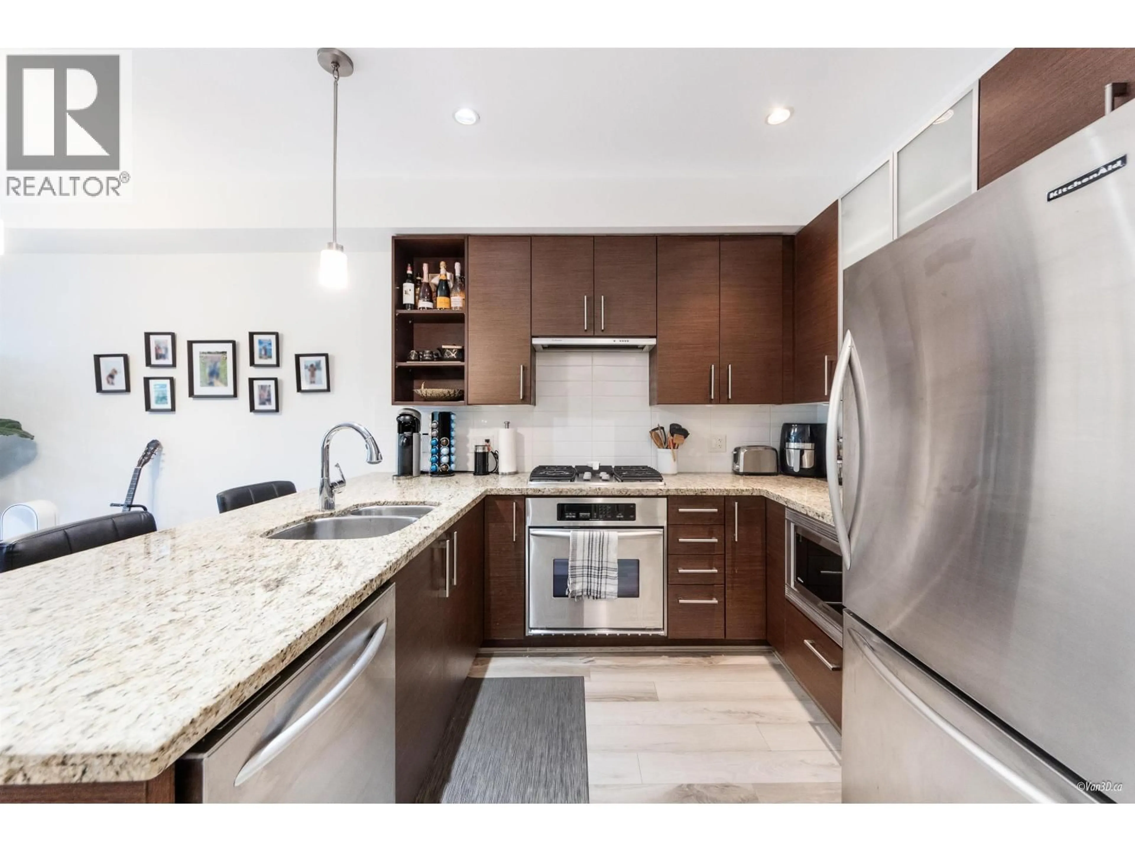 Contemporary kitchen, unknown for 205 - 14100 RIVERPORT WAY, Richmond British Columbia V6W1M3