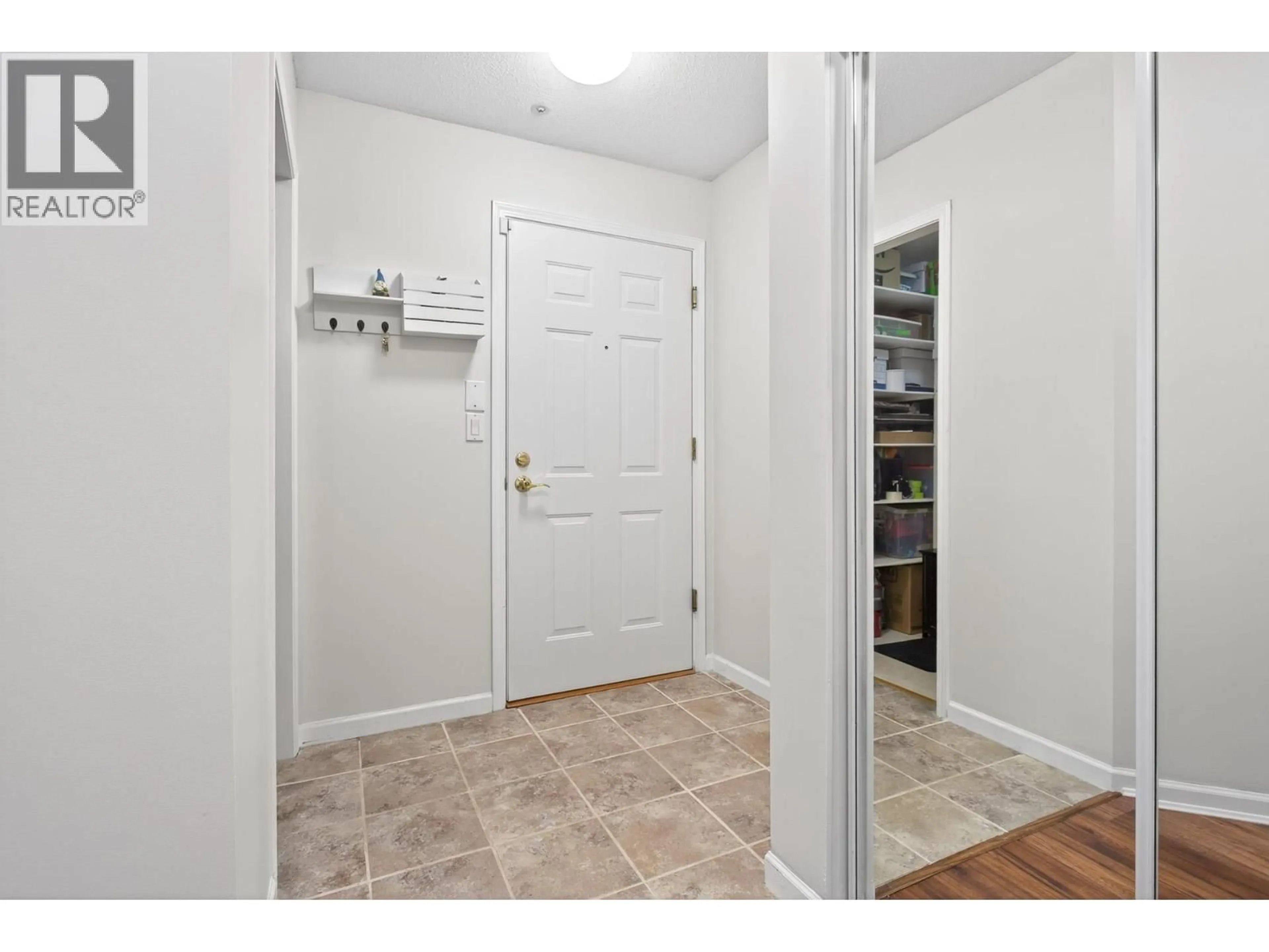 Indoor entryway for 318 - 2678 DIXON STREET, Port Coquitlam British Columbia V3C6L7
