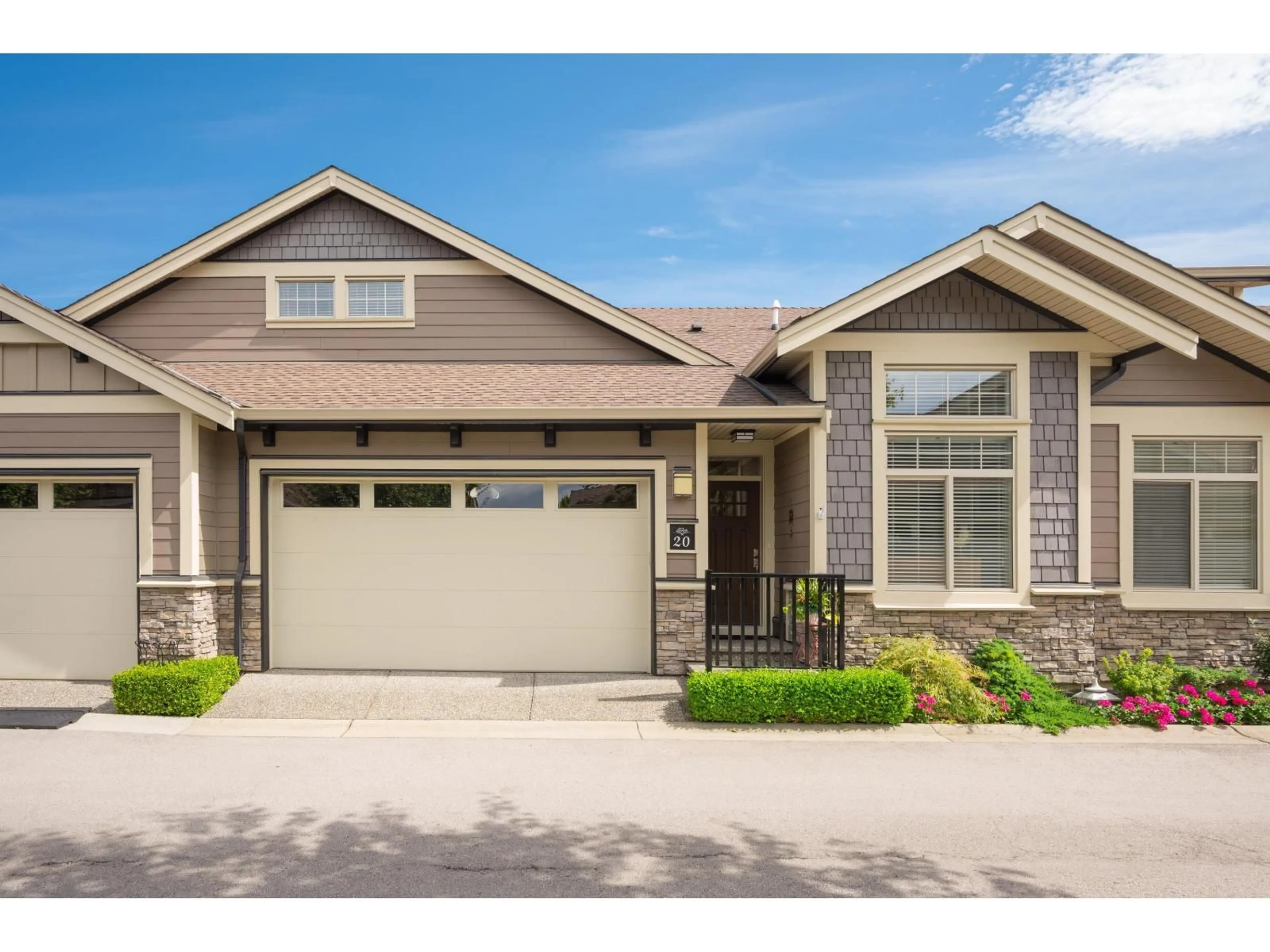 Home with vinyl exterior material, street for 20 - 350 174, Surrey British Columbia V3Z2N8