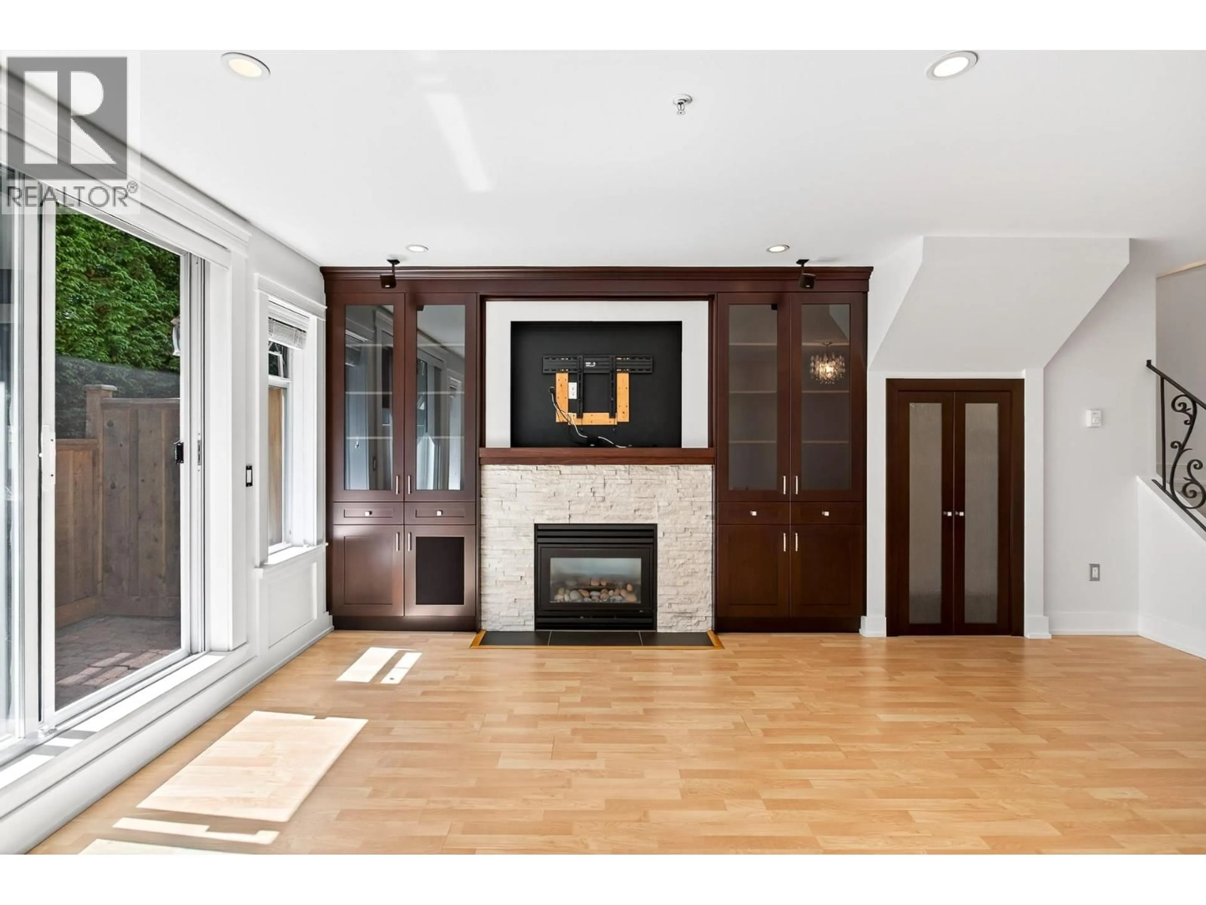 Indoor foyer for 60 - 3436 TERRA VITA PLACE, Vancouver British Columbia V5K5H6