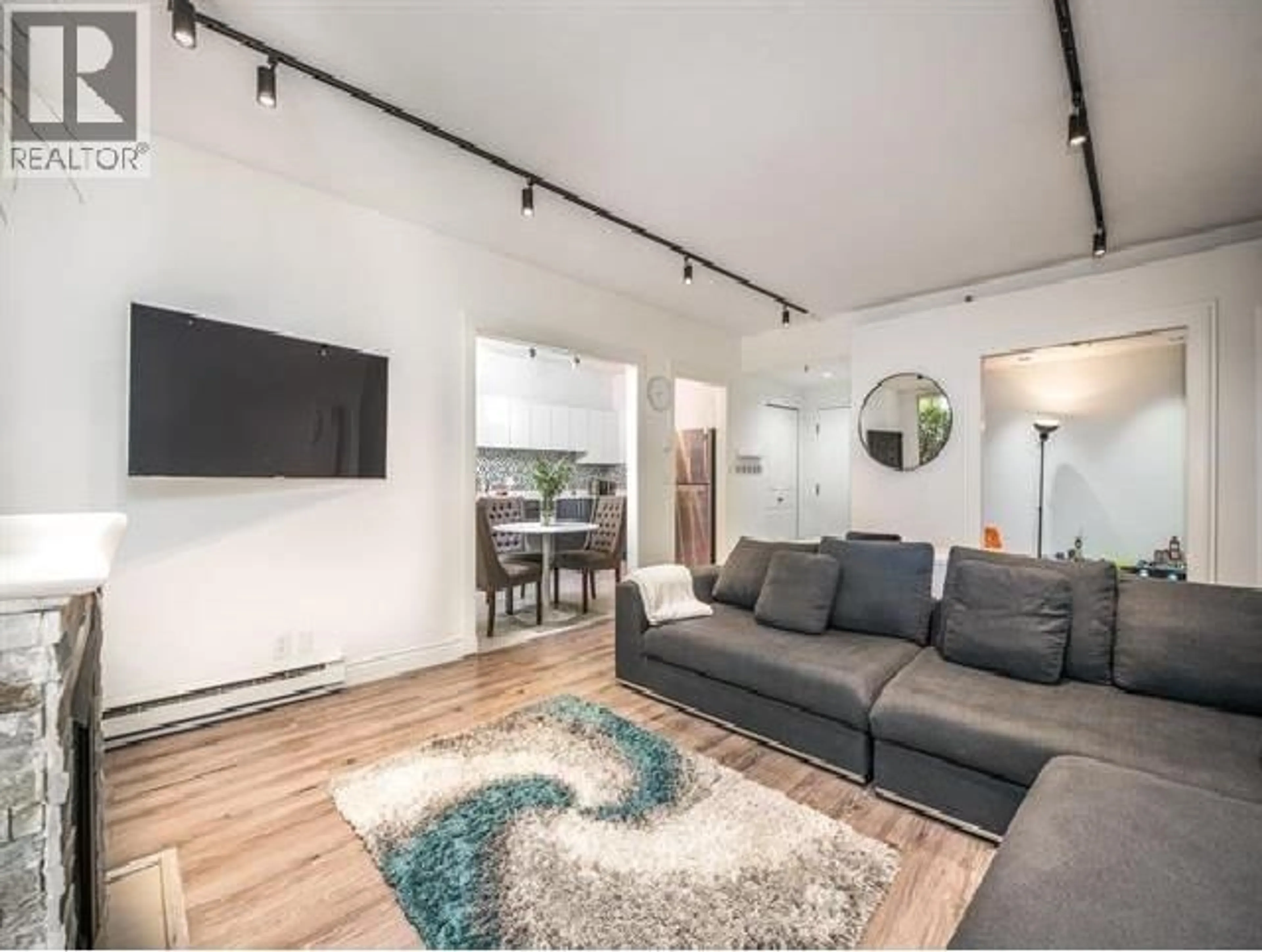 Living room with furniture, unknown for 1 - 551 AUSTIN AVENUE, Coquitlam British Columbia V3K6R7