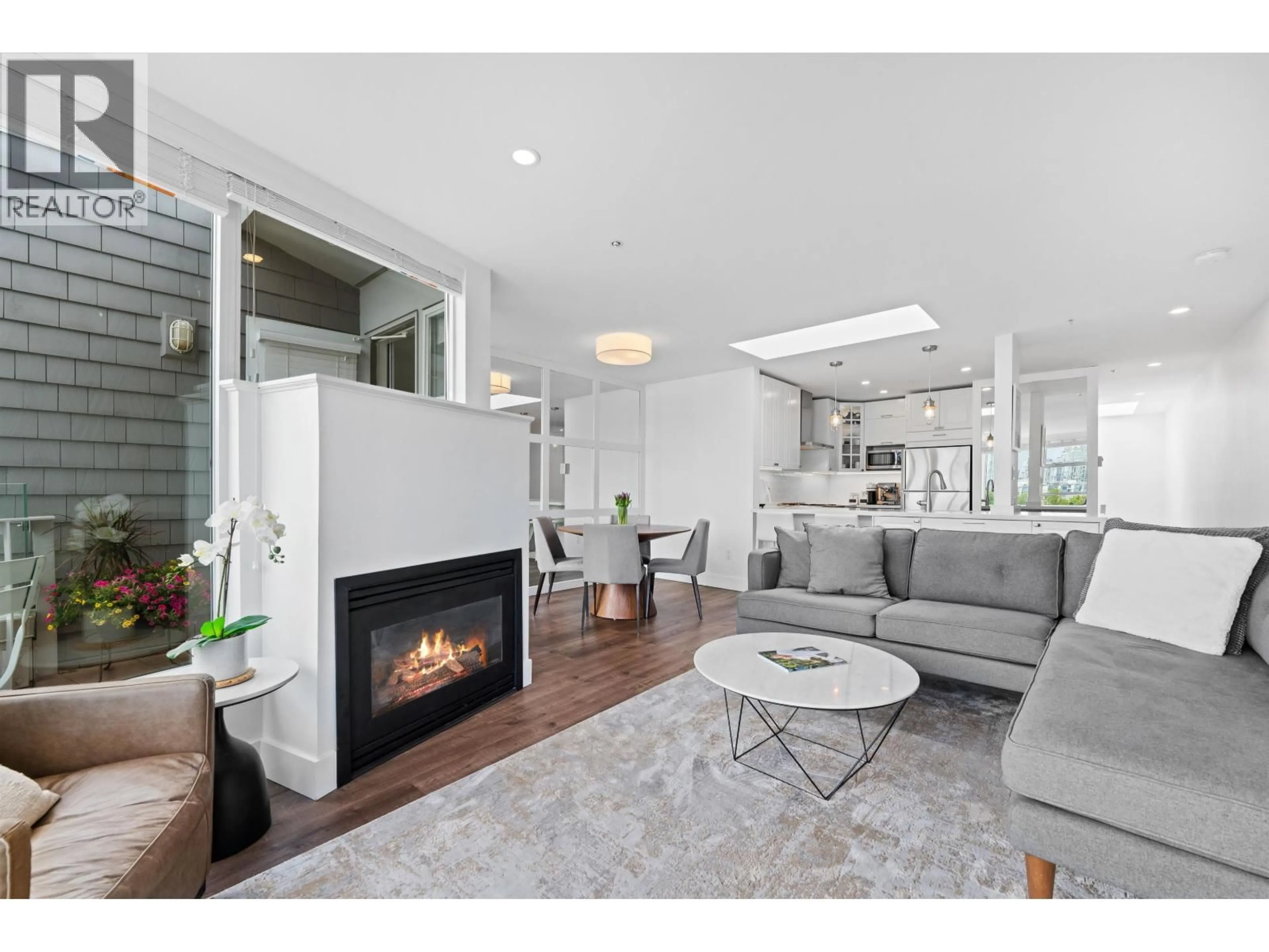 Living room with furniture, unknown for 321 - 638 7TH AVENUE, Vancouver British Columbia V5Z1B5