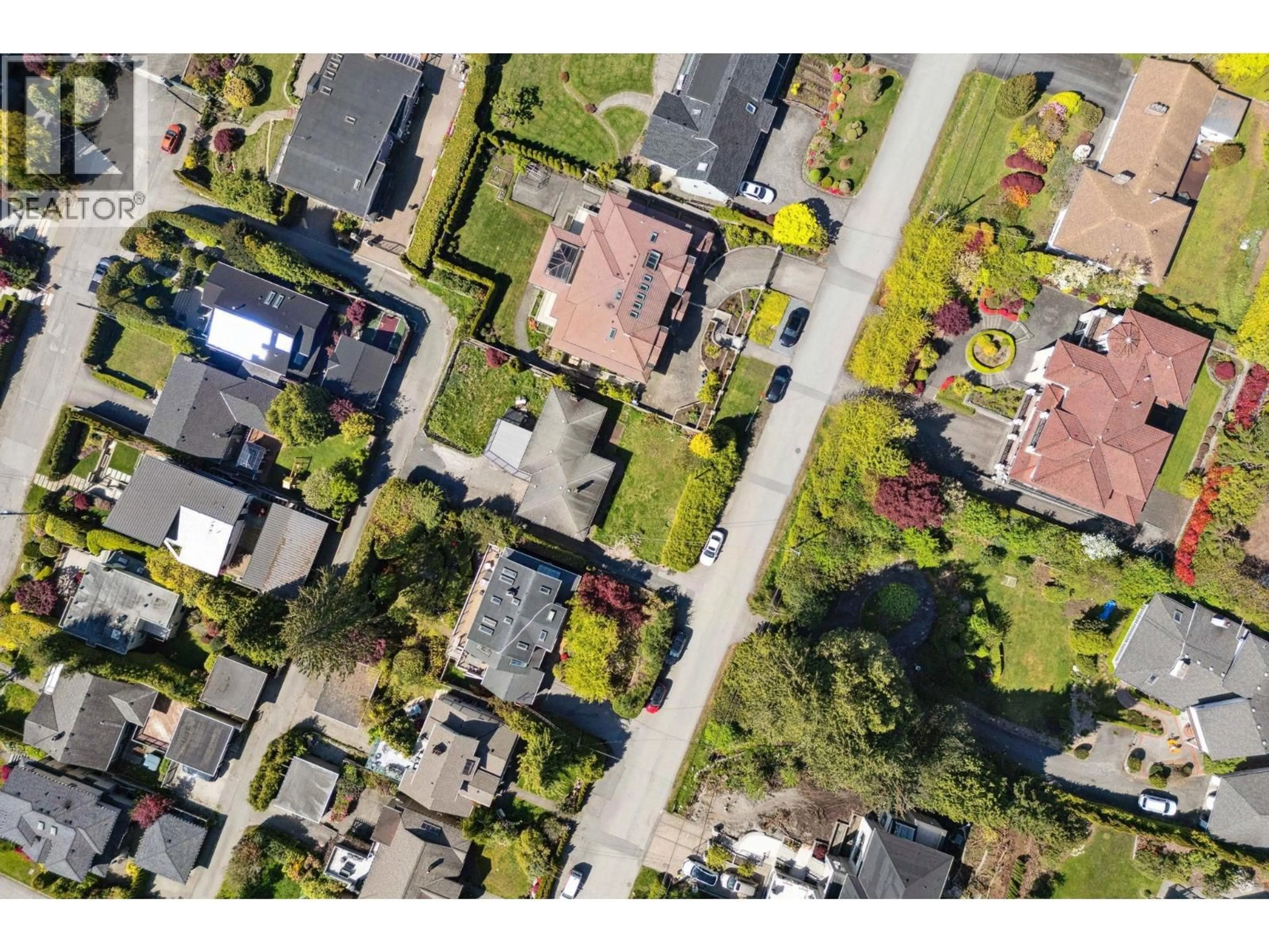 A pic from outside/outdoor area/front of a property/back of a property/a pic from drone, street for 1158 QUEENS AVENUE, West Vancouver British Columbia V7S2K2
