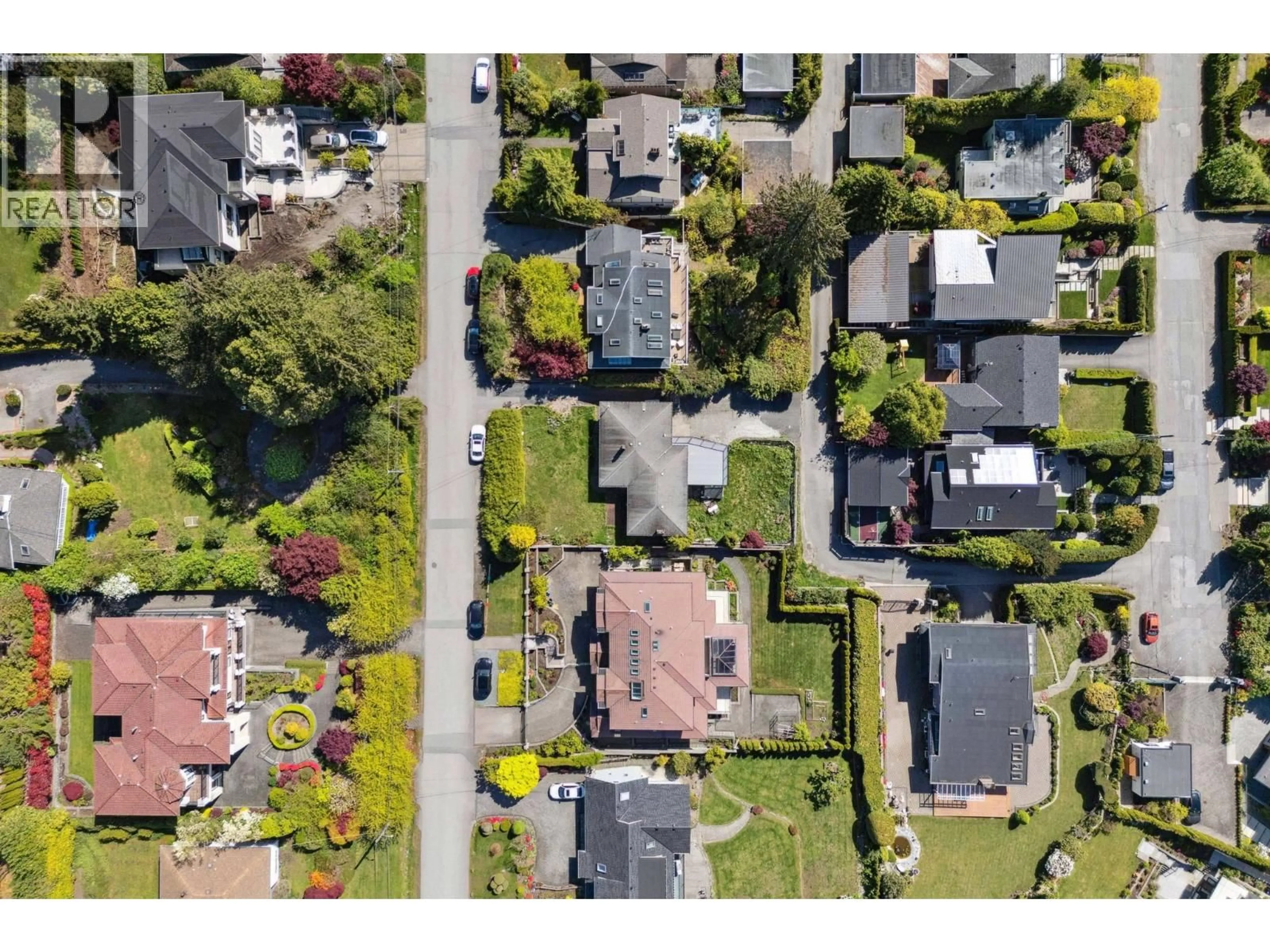 A pic from outside/outdoor area/front of a property/back of a property/a pic from drone, street for 1158 QUEENS AVENUE, West Vancouver British Columbia V7S2K2