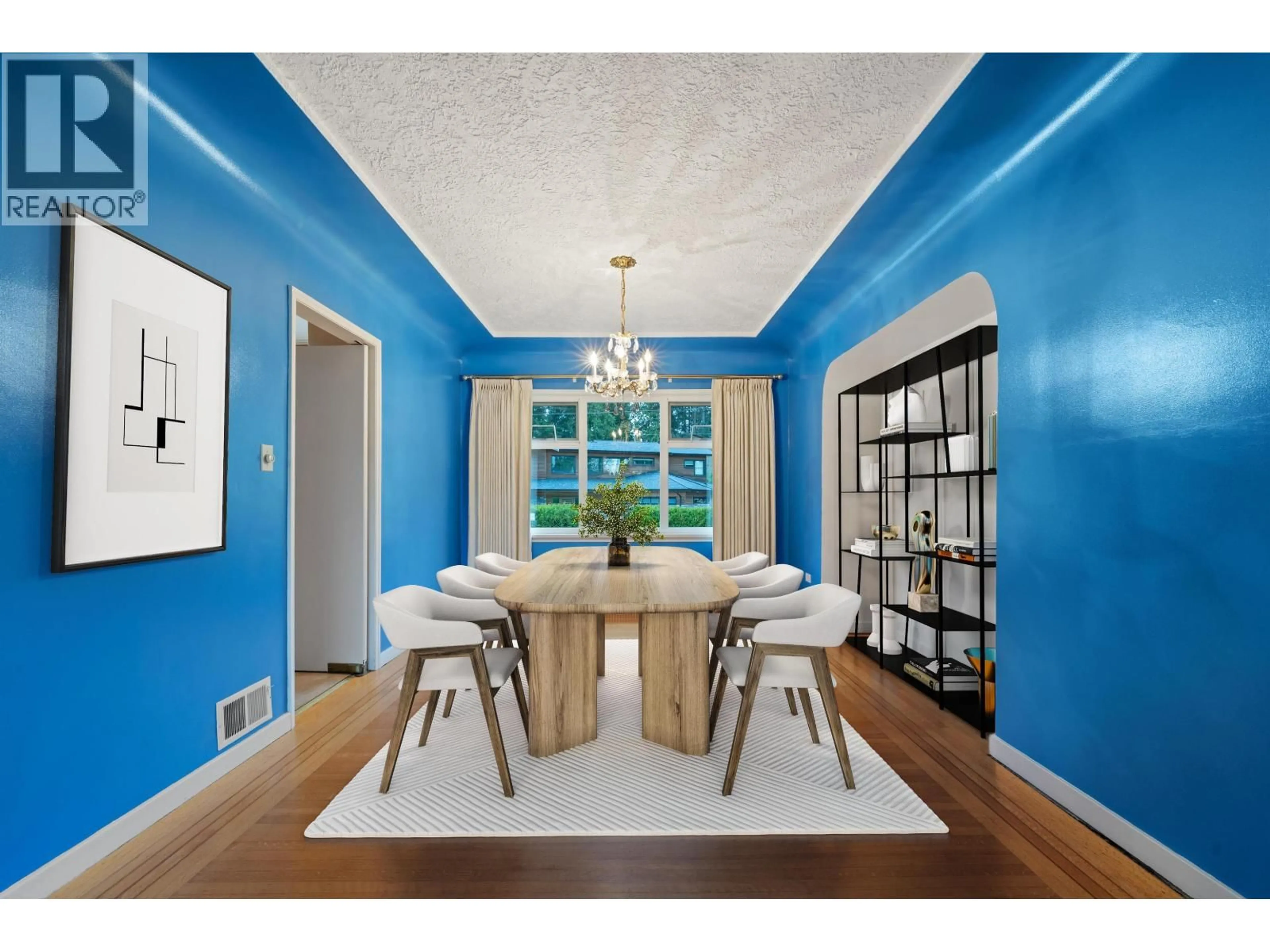 Dining room, wood/laminate floor for 3975 HIGHLAND BOULEVARD, North Vancouver British Columbia V7R2Y7