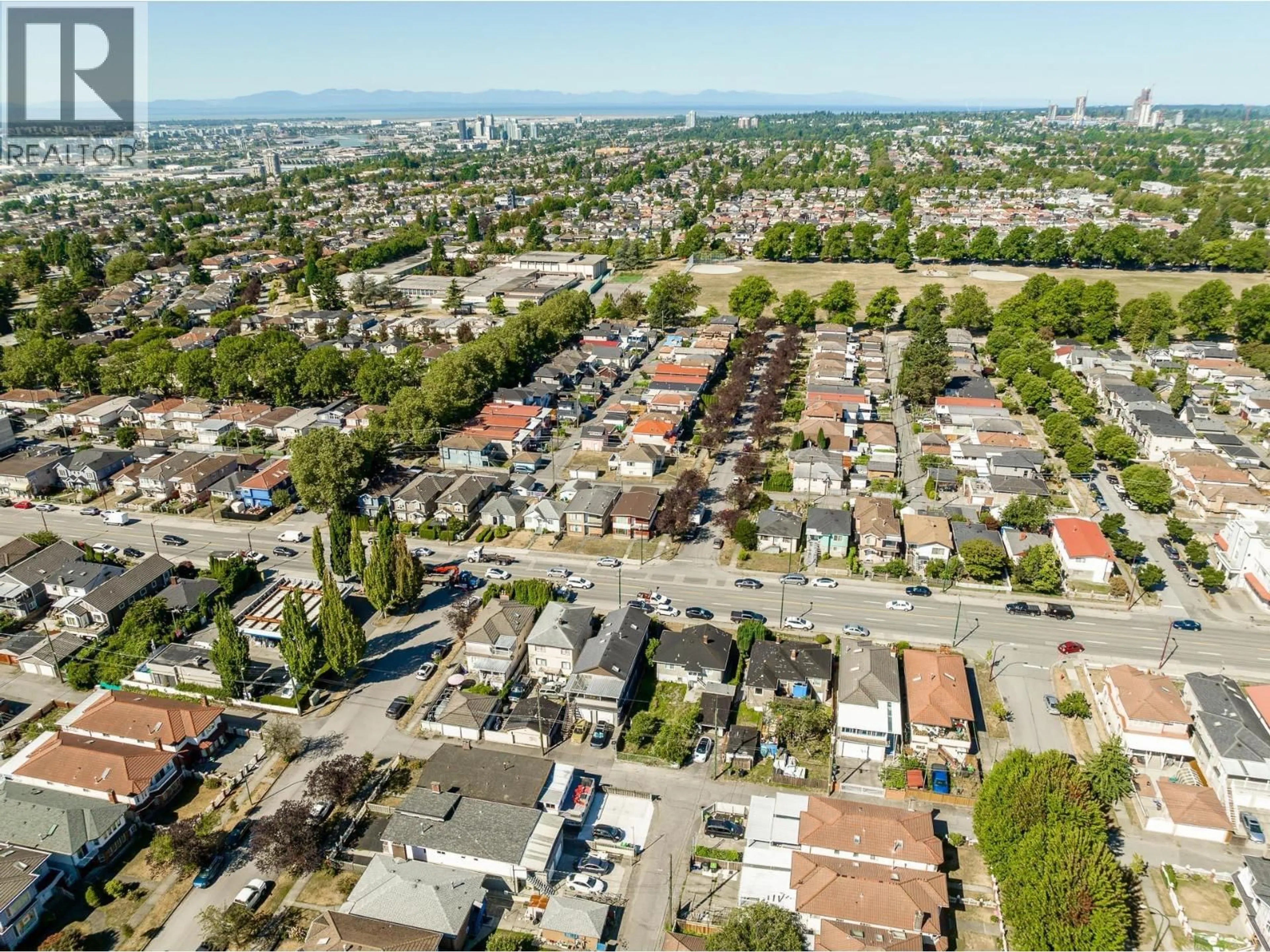 A pic from outside/outdoor area/front of a property/back of a property/a pic from drone, street for 6758 VICTORIA DRIVE, Vancouver British Columbia V5P3Y3
