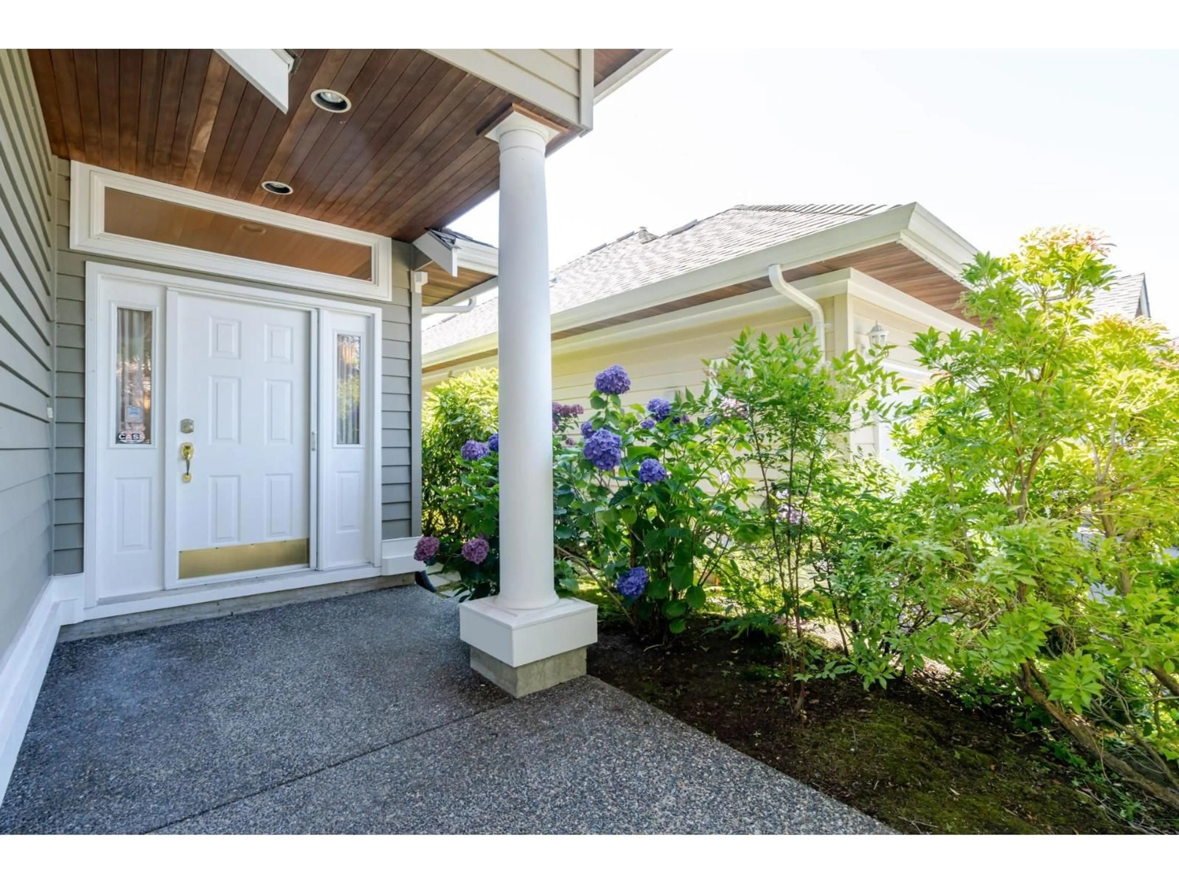 Indoor entryway for 9 - 1881 144, Surrey British Columbia V4A7E8