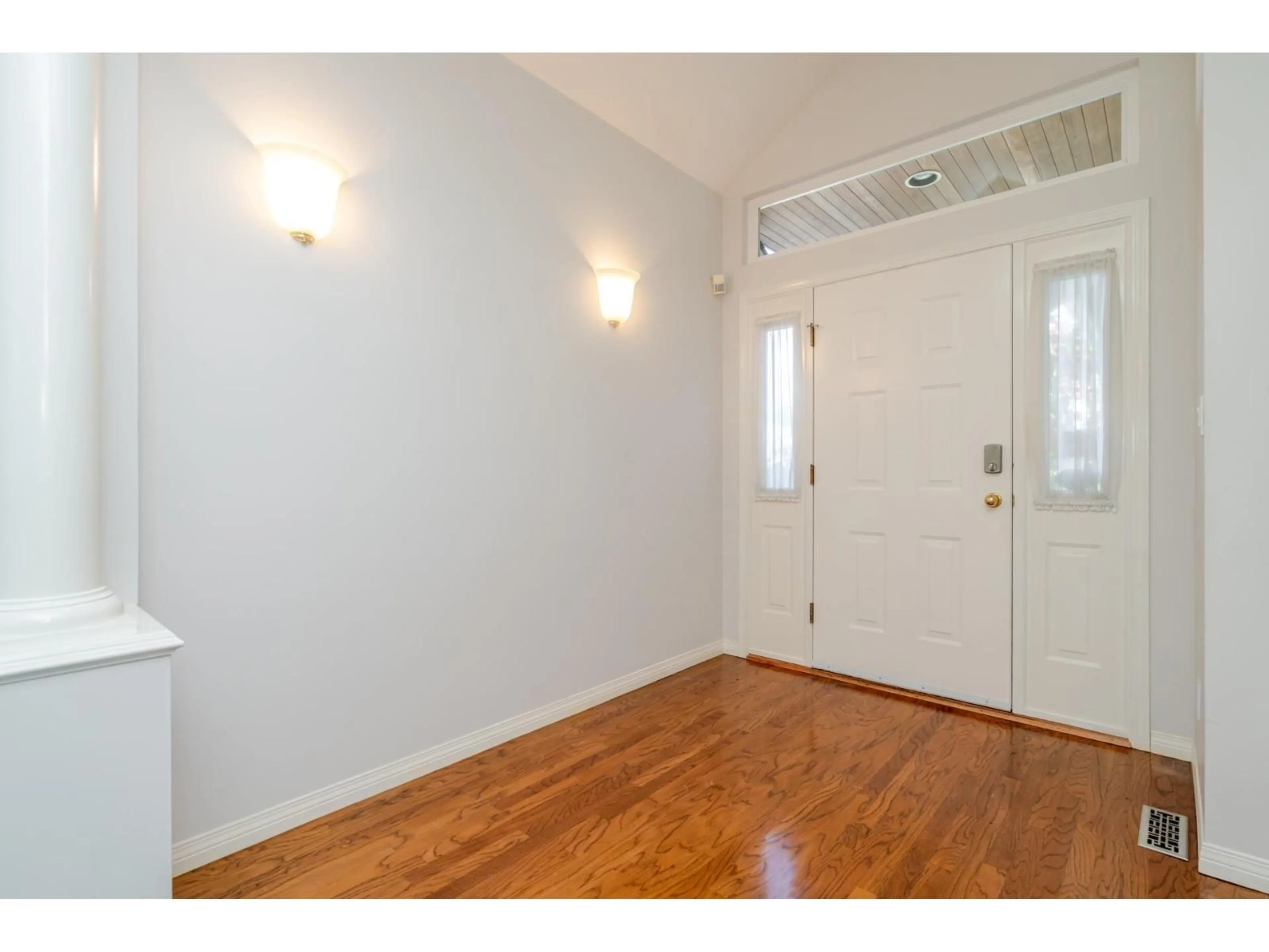 Indoor entryway for 9 - 1881 144, Surrey British Columbia V4A7E8