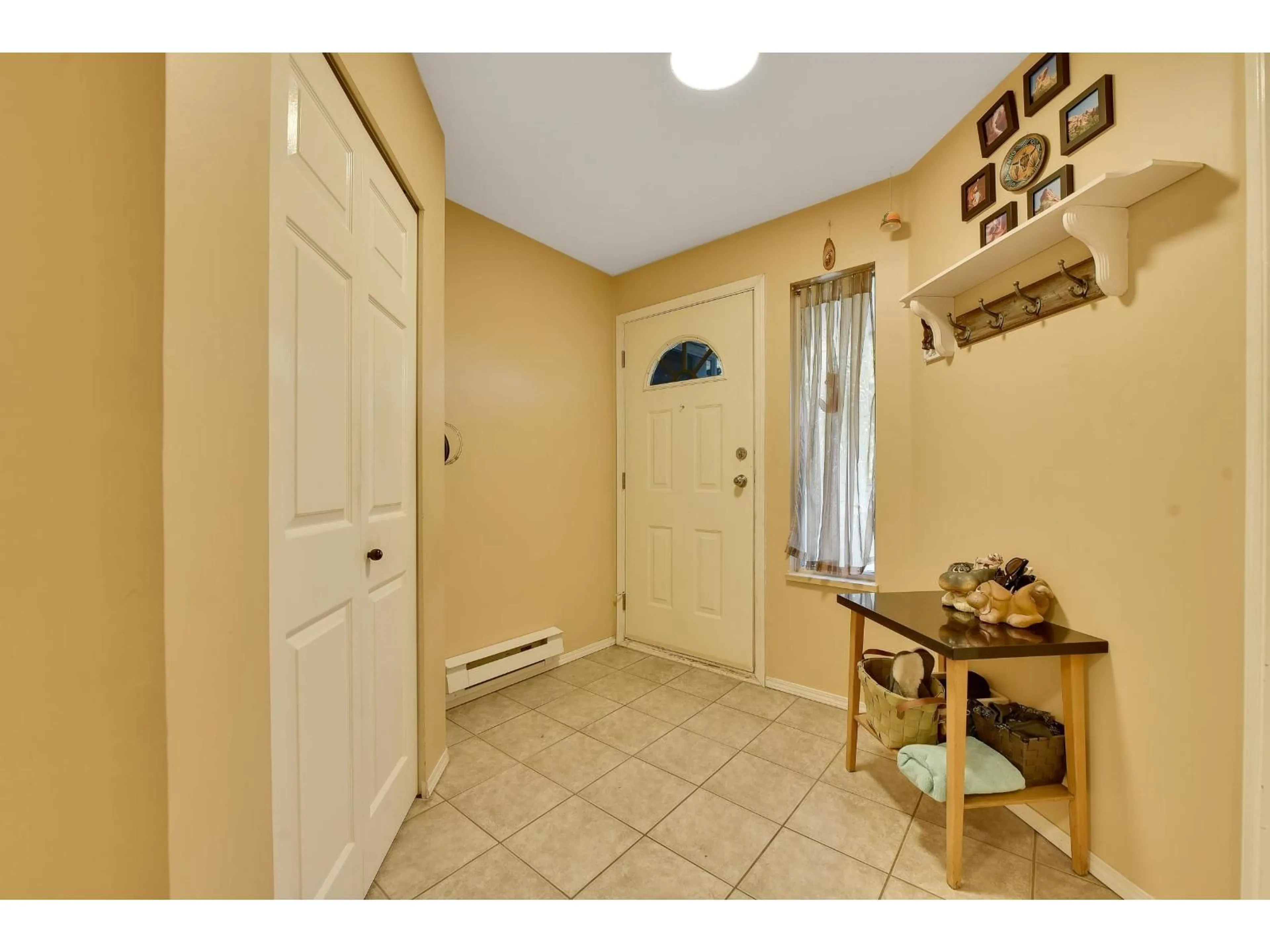 Indoor entryway for 207 - 16031 82, Surrey British Columbia V4N0N4