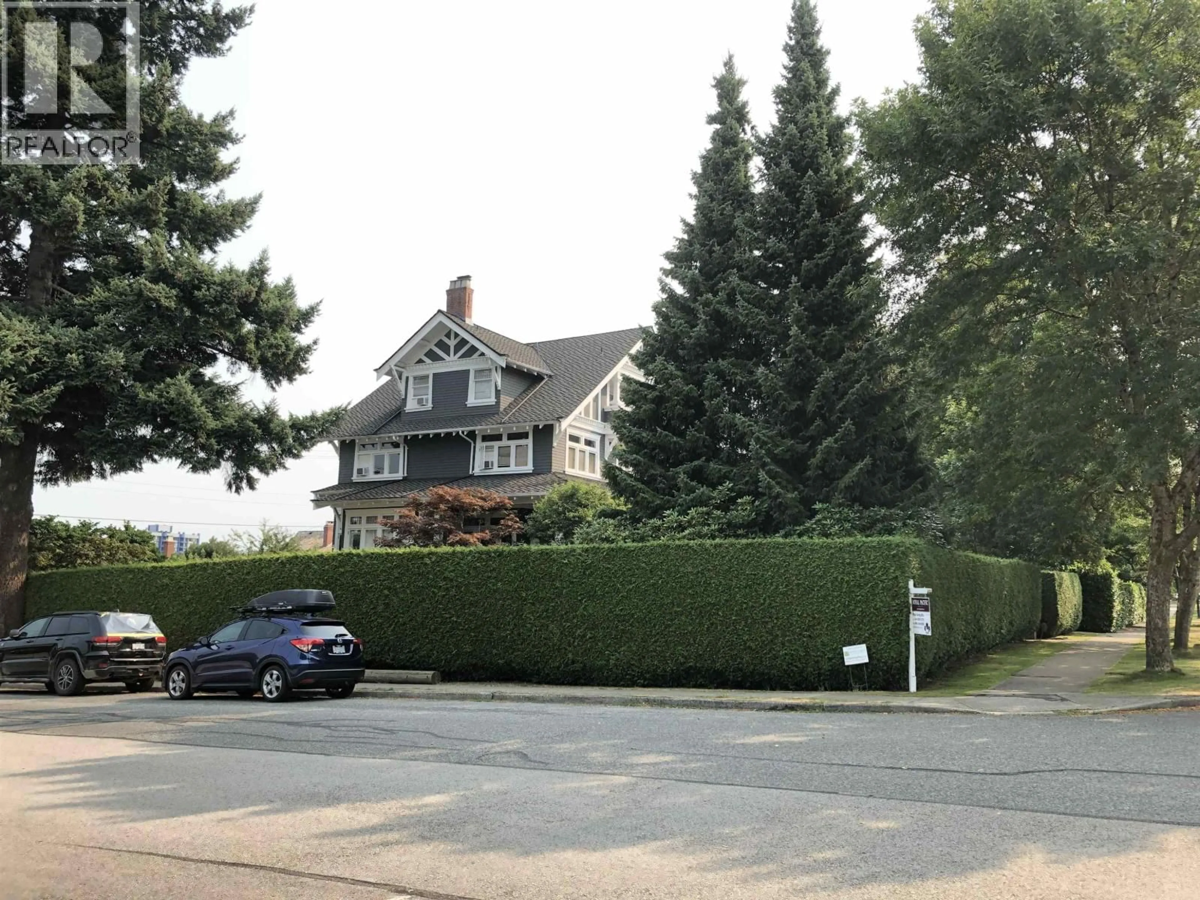 A pic from outside/outdoor area/front of a property/back of a property/a pic from drone, street for 1799 CEDAR CRESCENT, Vancouver British Columbia V6J2R1