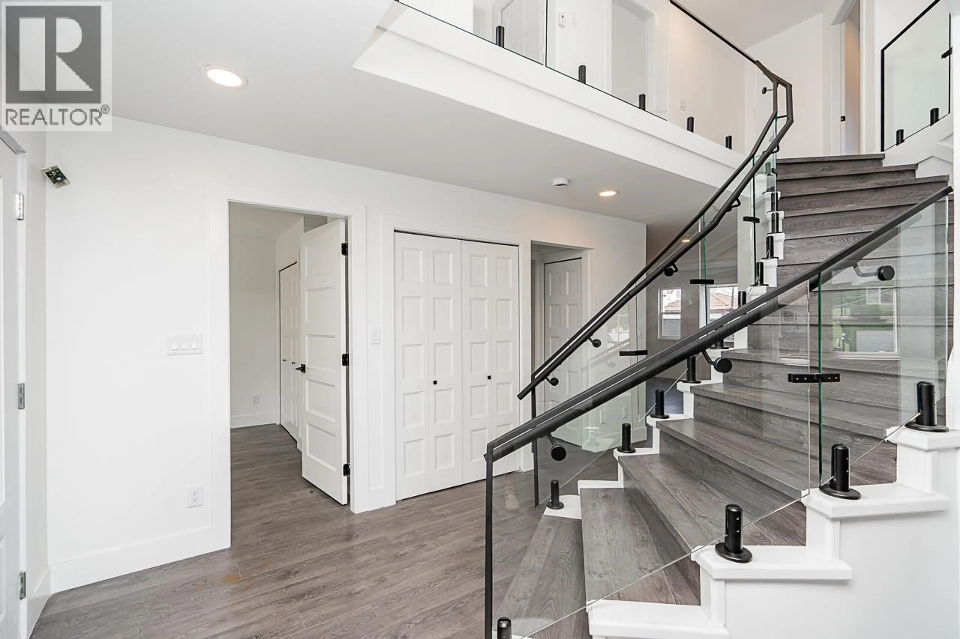 Stairs for 1594 WHITSELL AVENUE, Burnaby British Columbia V5C5E6