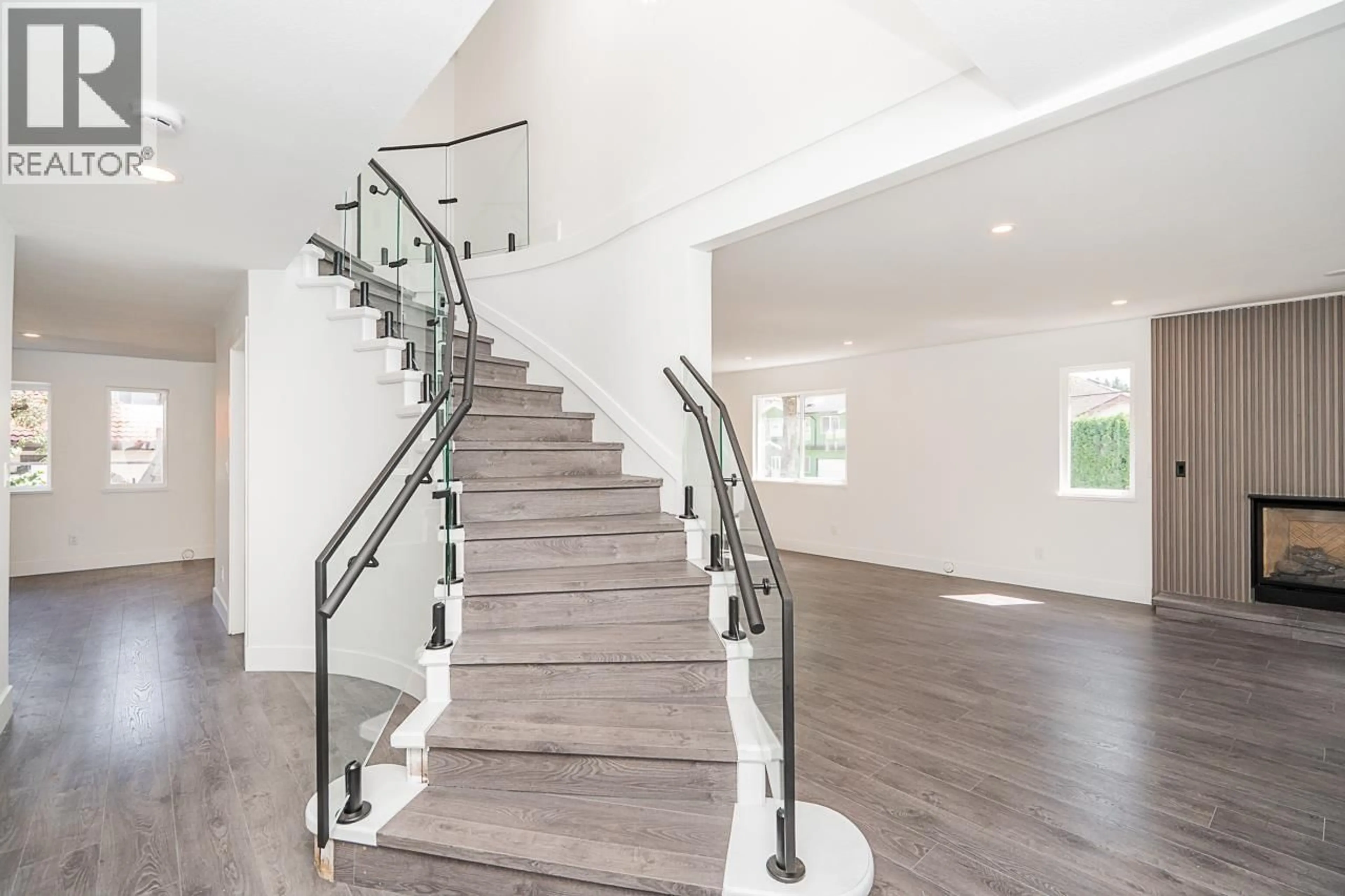 Stairs for 1594 WHITSELL AVENUE, Burnaby British Columbia V5C5E6