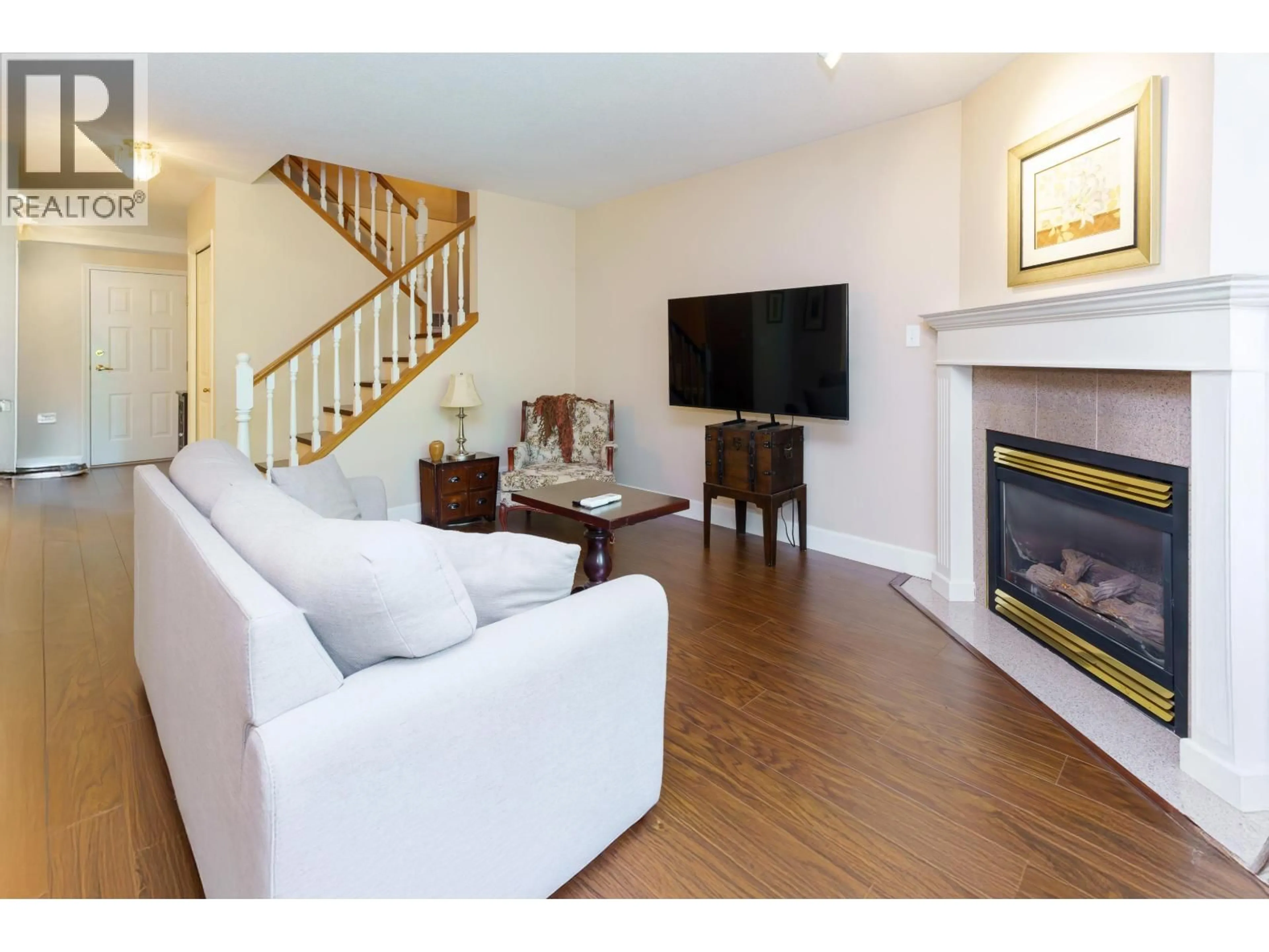 Living room with furniture, wood/laminate floor for 62 - 22740 116 AVENUE, Maple Ridge British Columbia V2X2X7