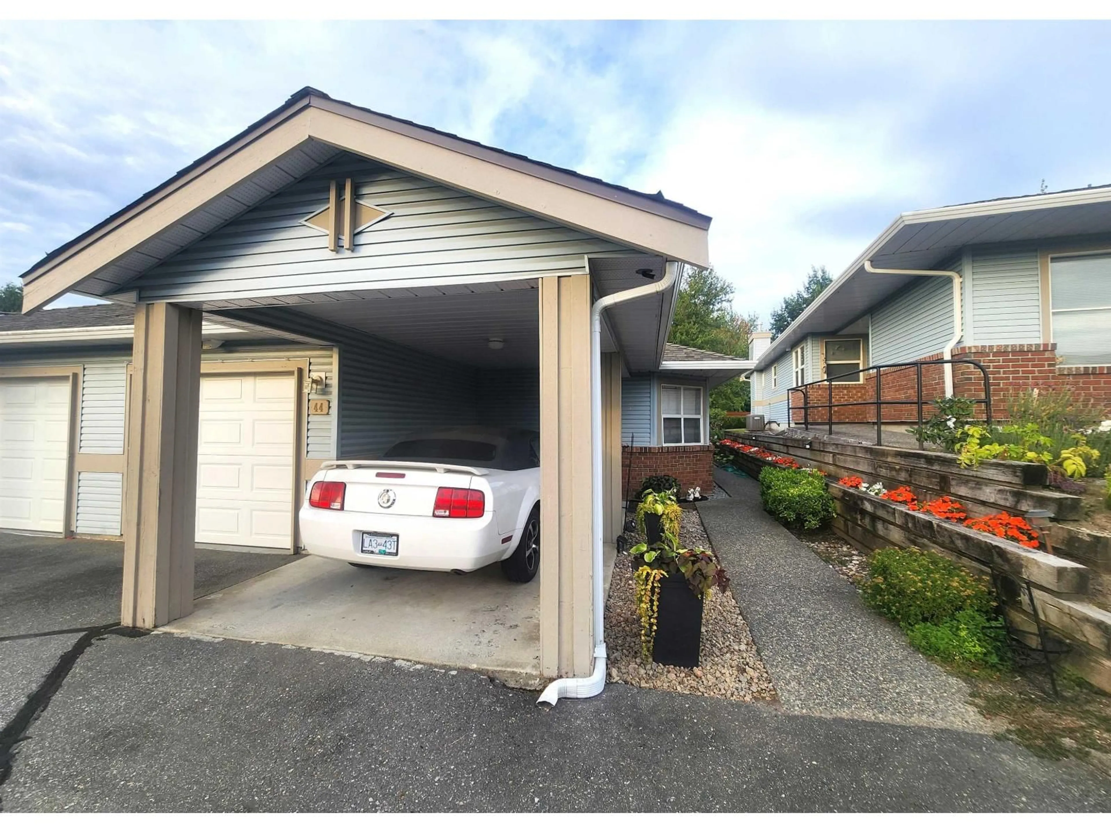 Indoor garage for 44 - 8889 212, Langley British Columbia V1M2E8