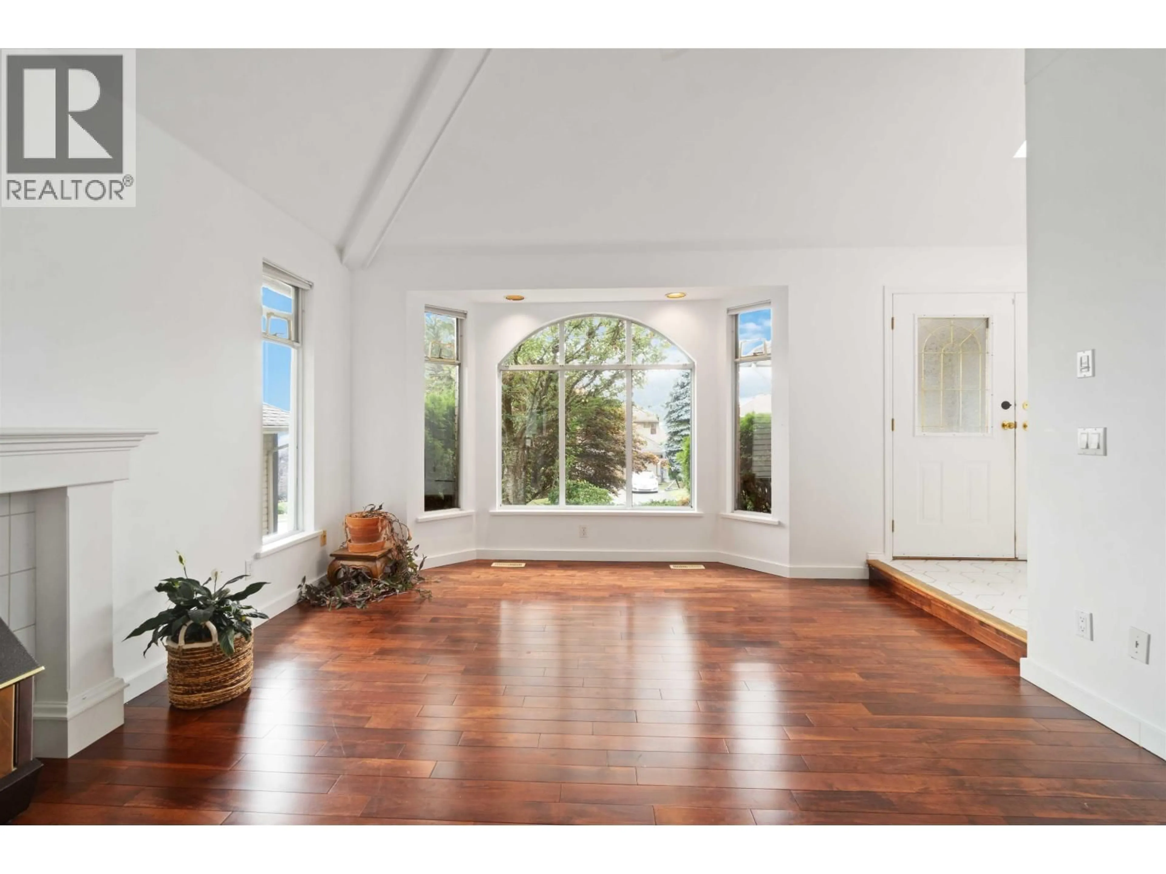 Indoor entryway for 1412 MAGNOLIA PLACE, Coquitlam British Columbia V3H4S8