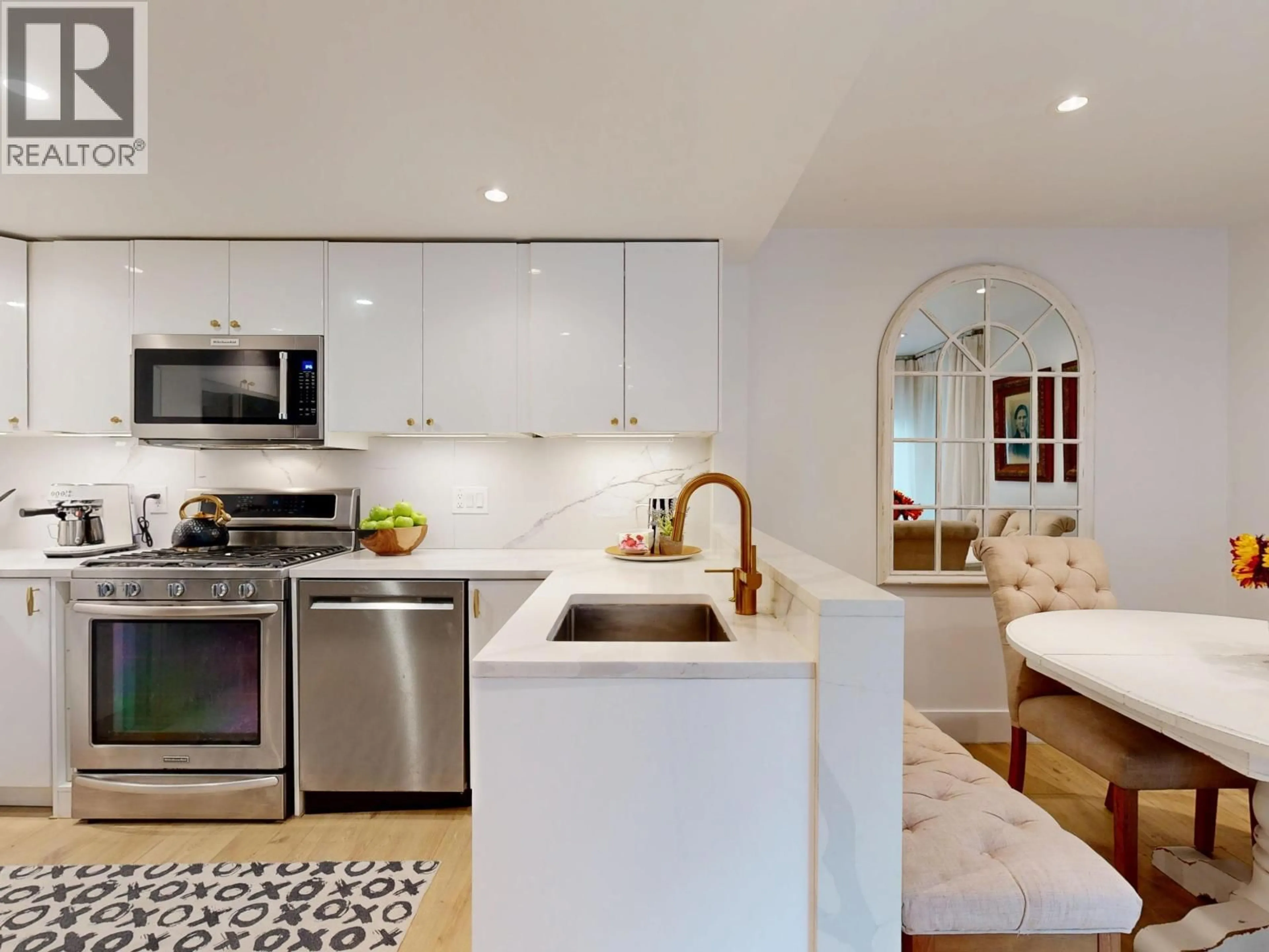 Open concept kitchen, ceramic/tile floor for 2409 5TH AVENUE, Vancouver British Columbia V6K1S7