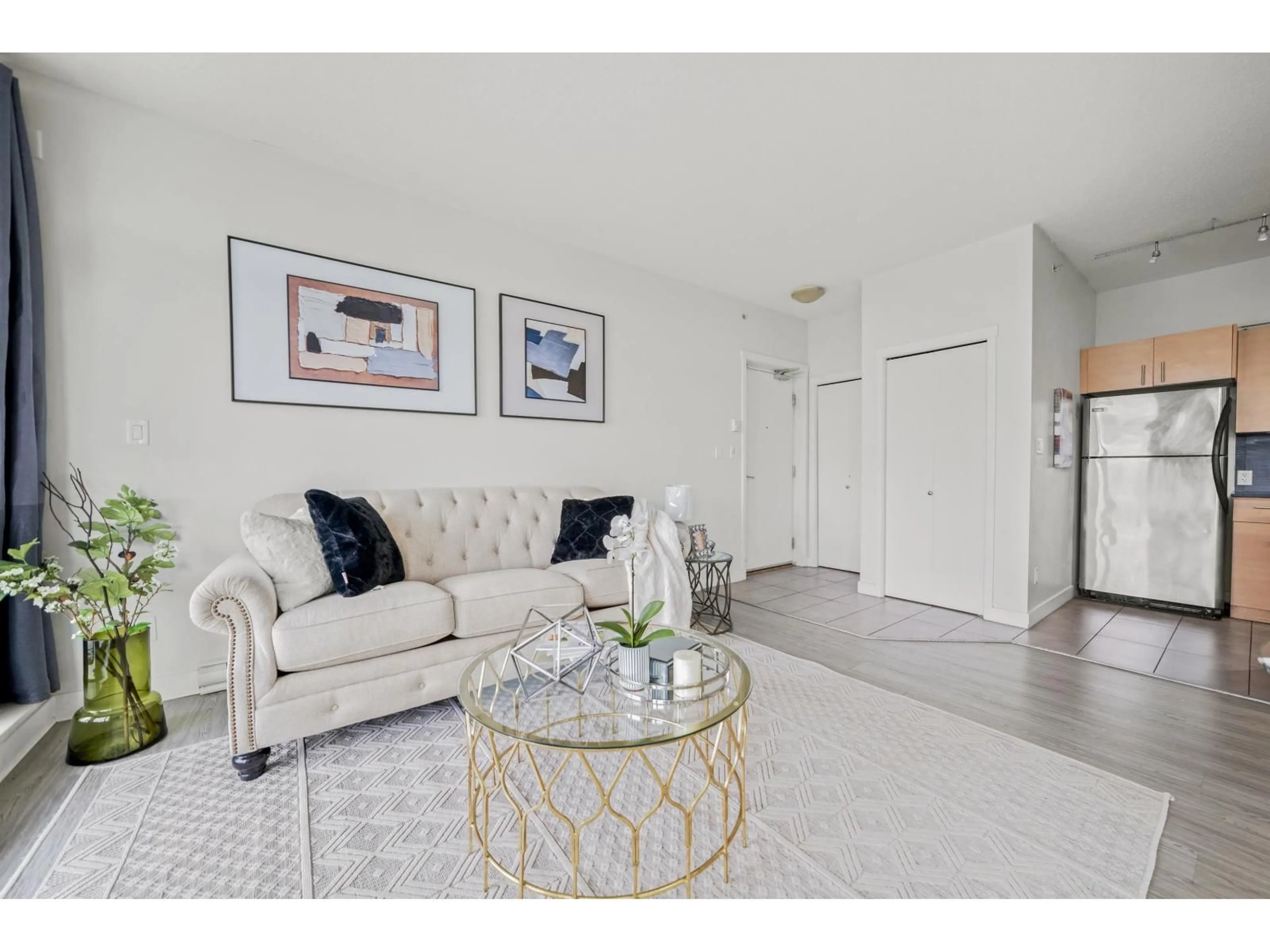 Living room with furniture, unknown for 408 - 13399 104, Surrey British Columbia V3T0C9