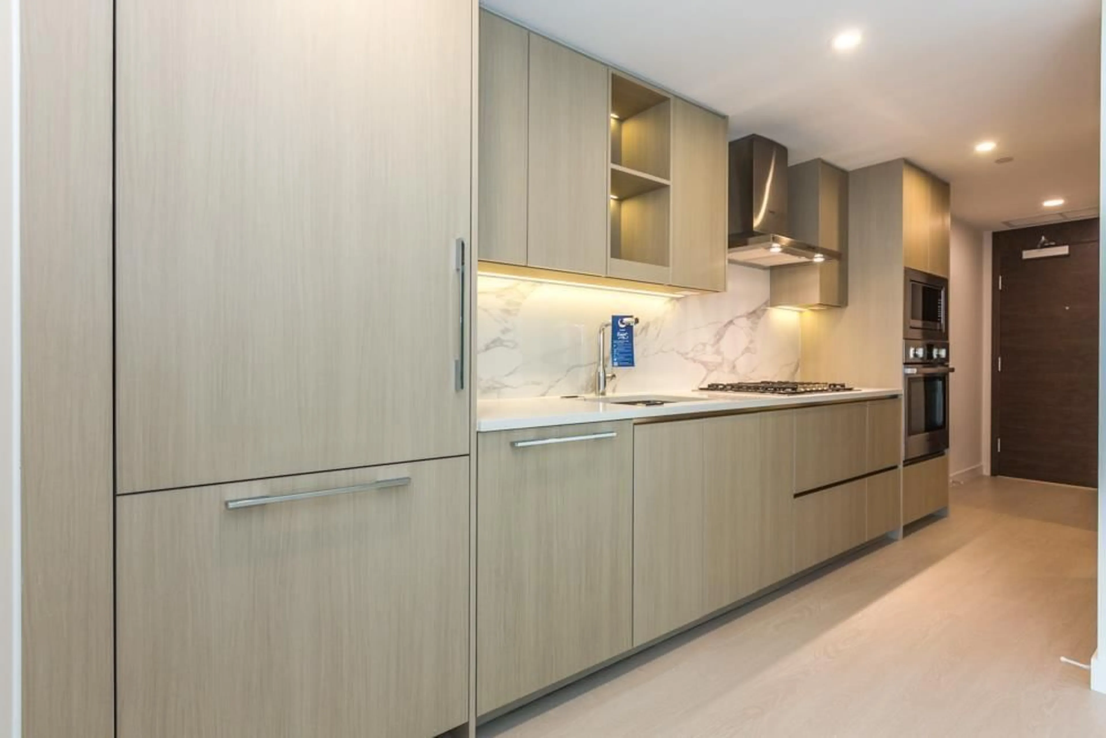Standard kitchen, unknown for 2107 - 13778 100, Surrey British Columbia V3T0V3