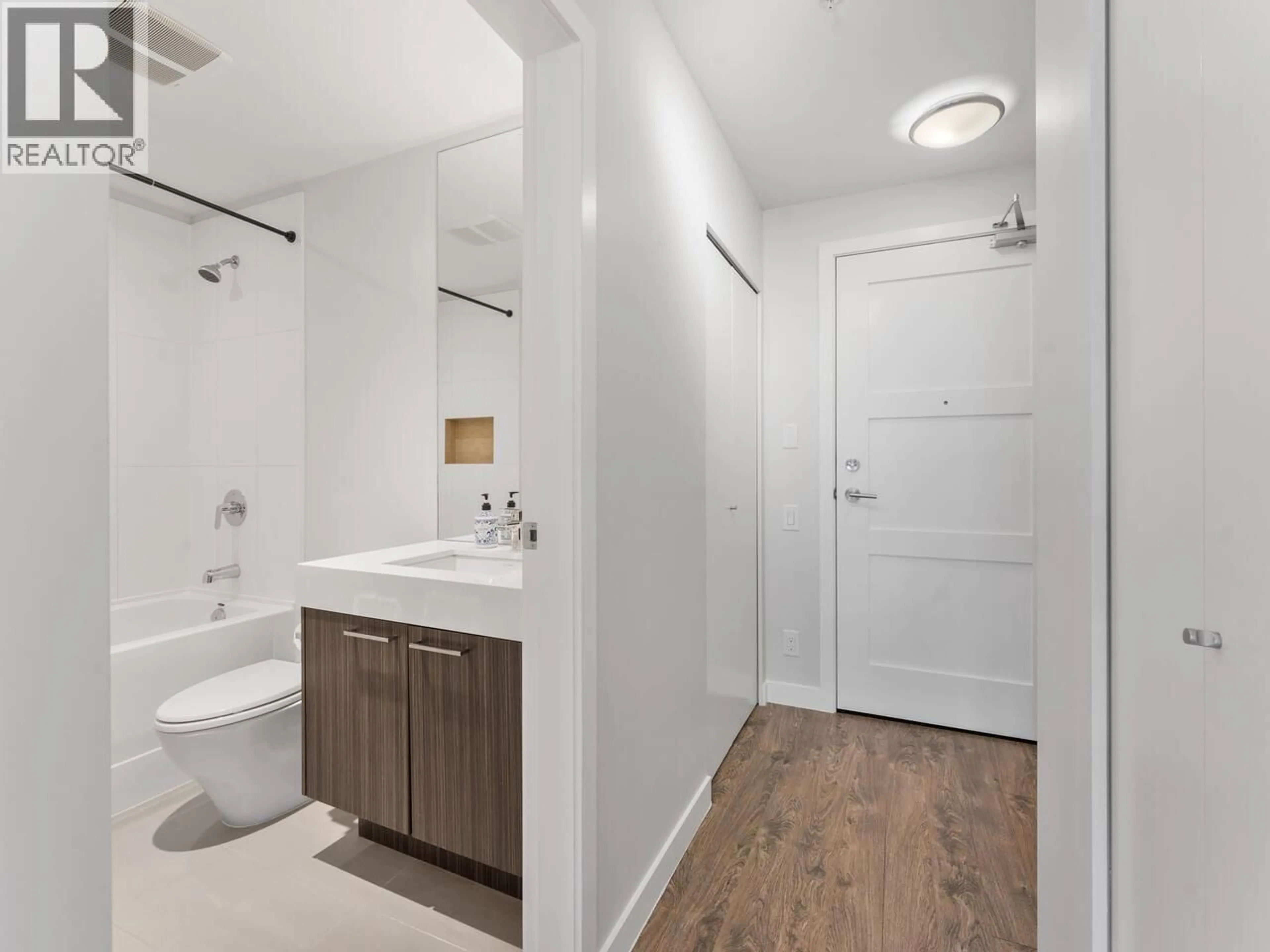 Standard bathroom, unknown for 106 - 545 FOSTER AVENUE, Coquitlam British Columbia V3J0B3