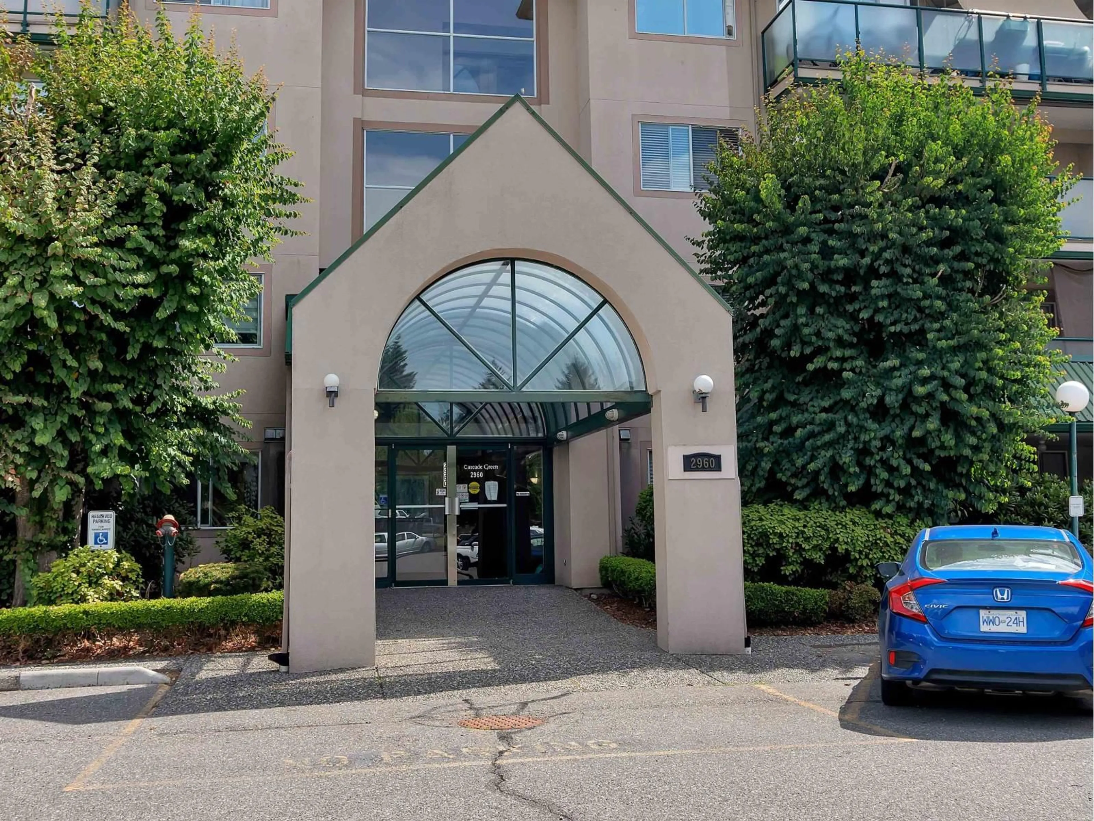 Indoor foyer for 101 - 2960 TRETHEWEY, Abbotsford British Columbia V2T6P5
