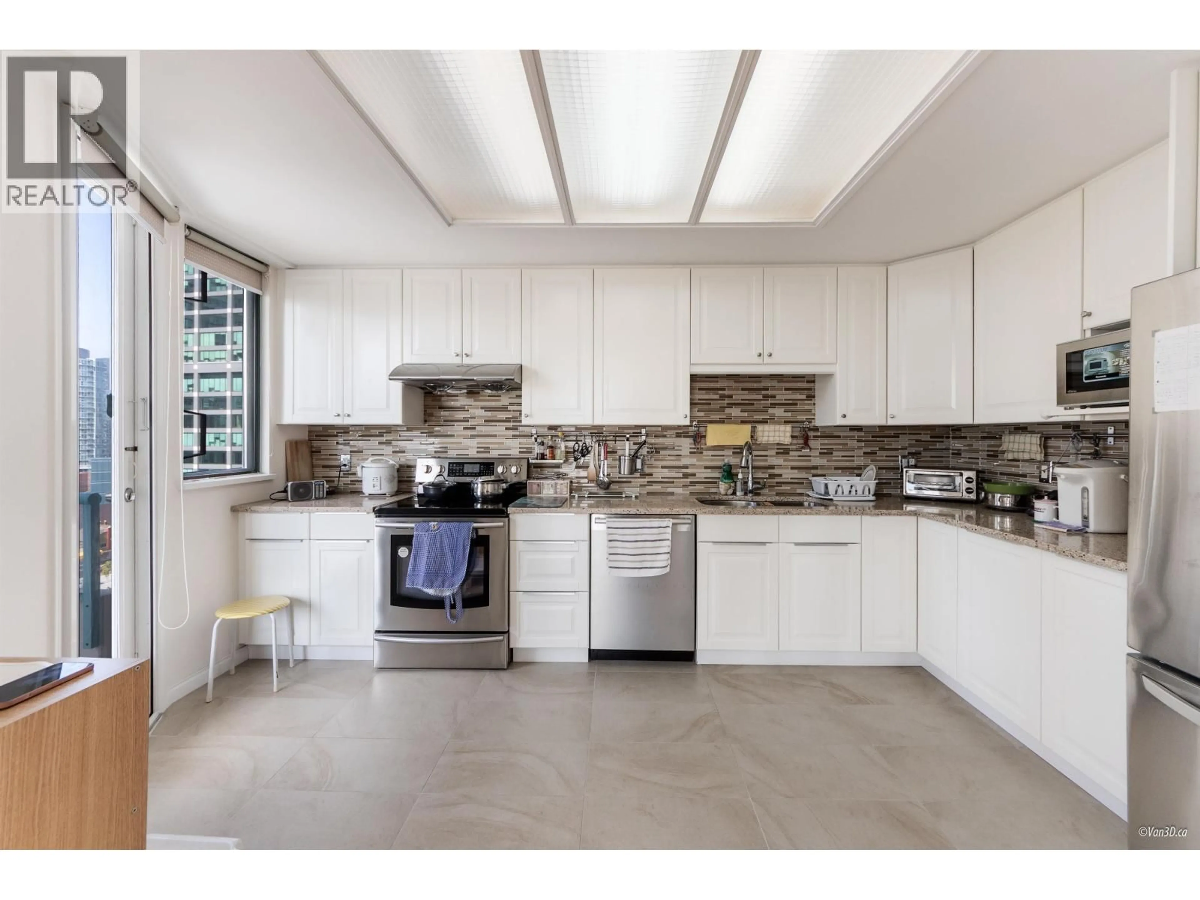 Open concept kitchen, ceramic/tile floor for 1402 - 4603 HAZEL STREET, Burnaby British Columbia V5H4N1