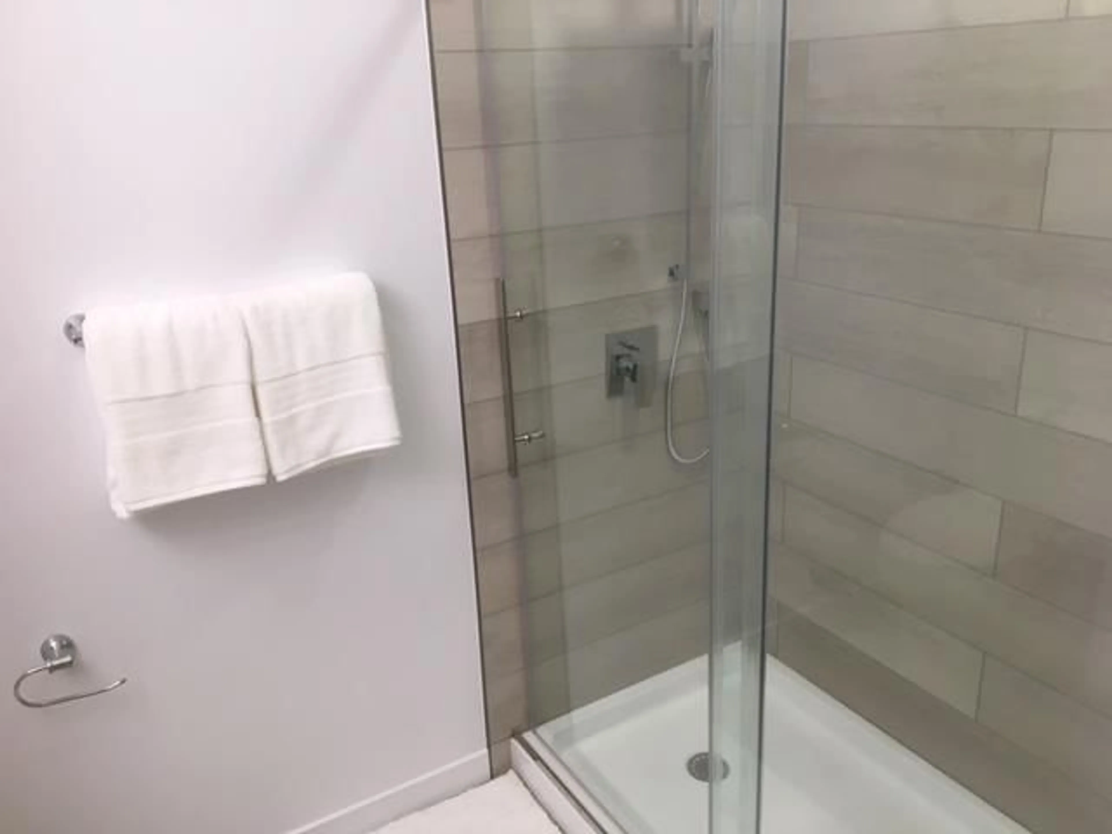 Standard bathroom, unknown for 306 - 15739 FRASER, Surrey British Columbia V4N0Y6