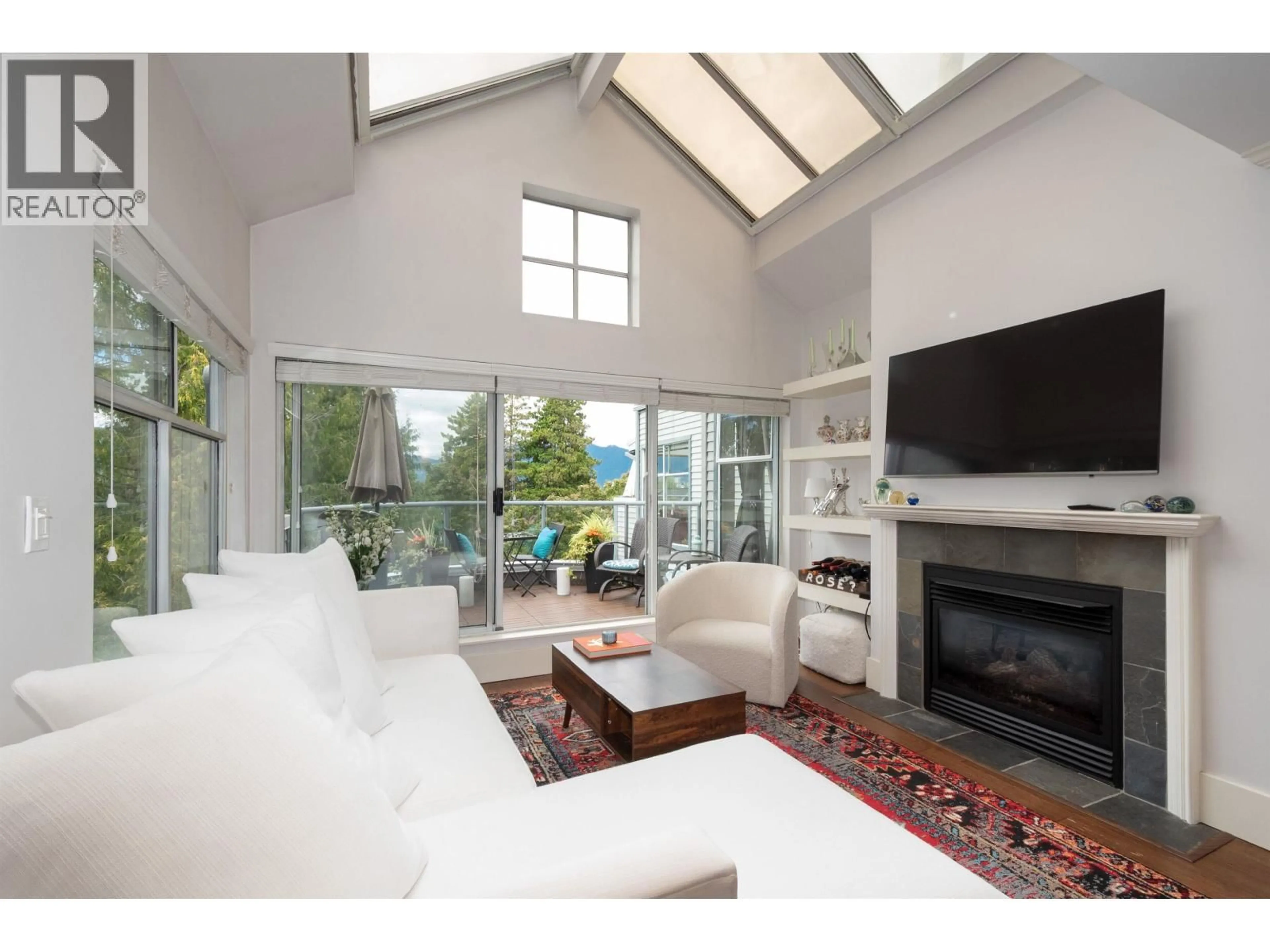 Living room with furniture, unknown for 402 - 2250 3RD AVENUE, Vancouver British Columbia V6K1L4
