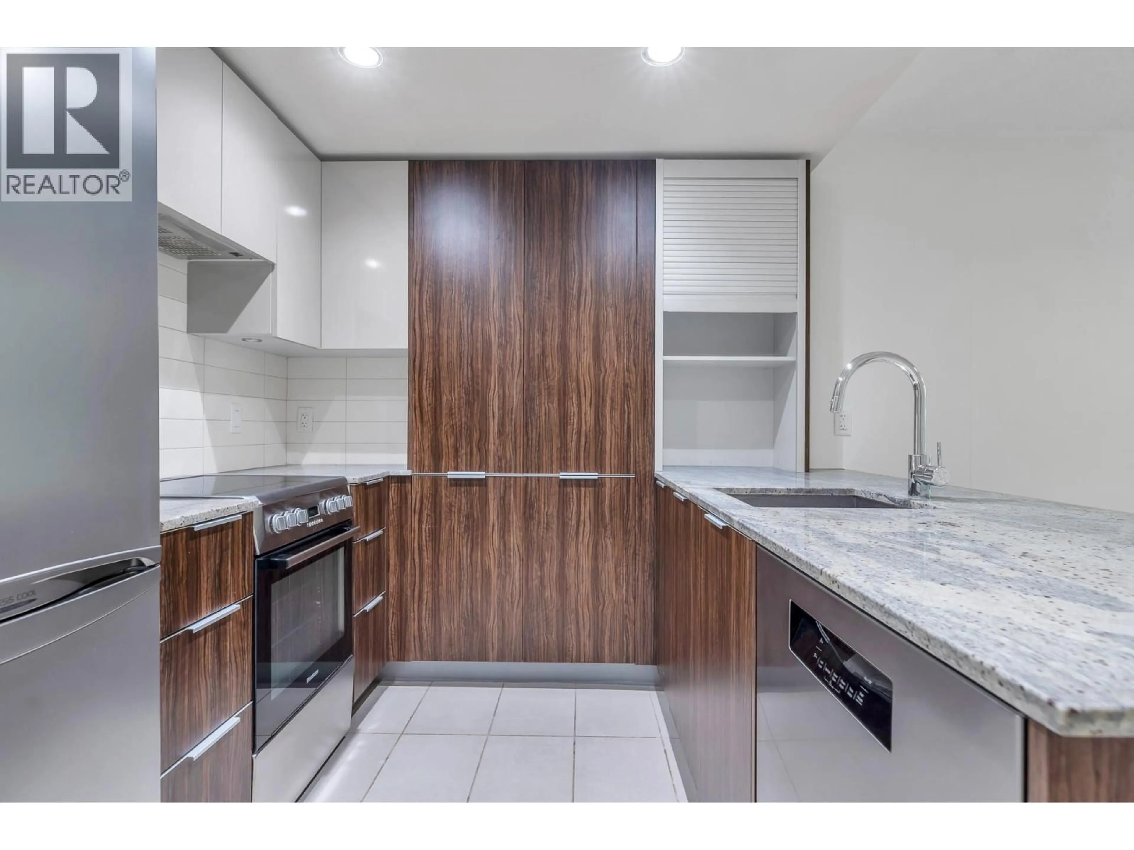 Standard kitchen, unknown for 209 - 1088 RICHARDS STREET, Vancouver British Columbia V6B0J8