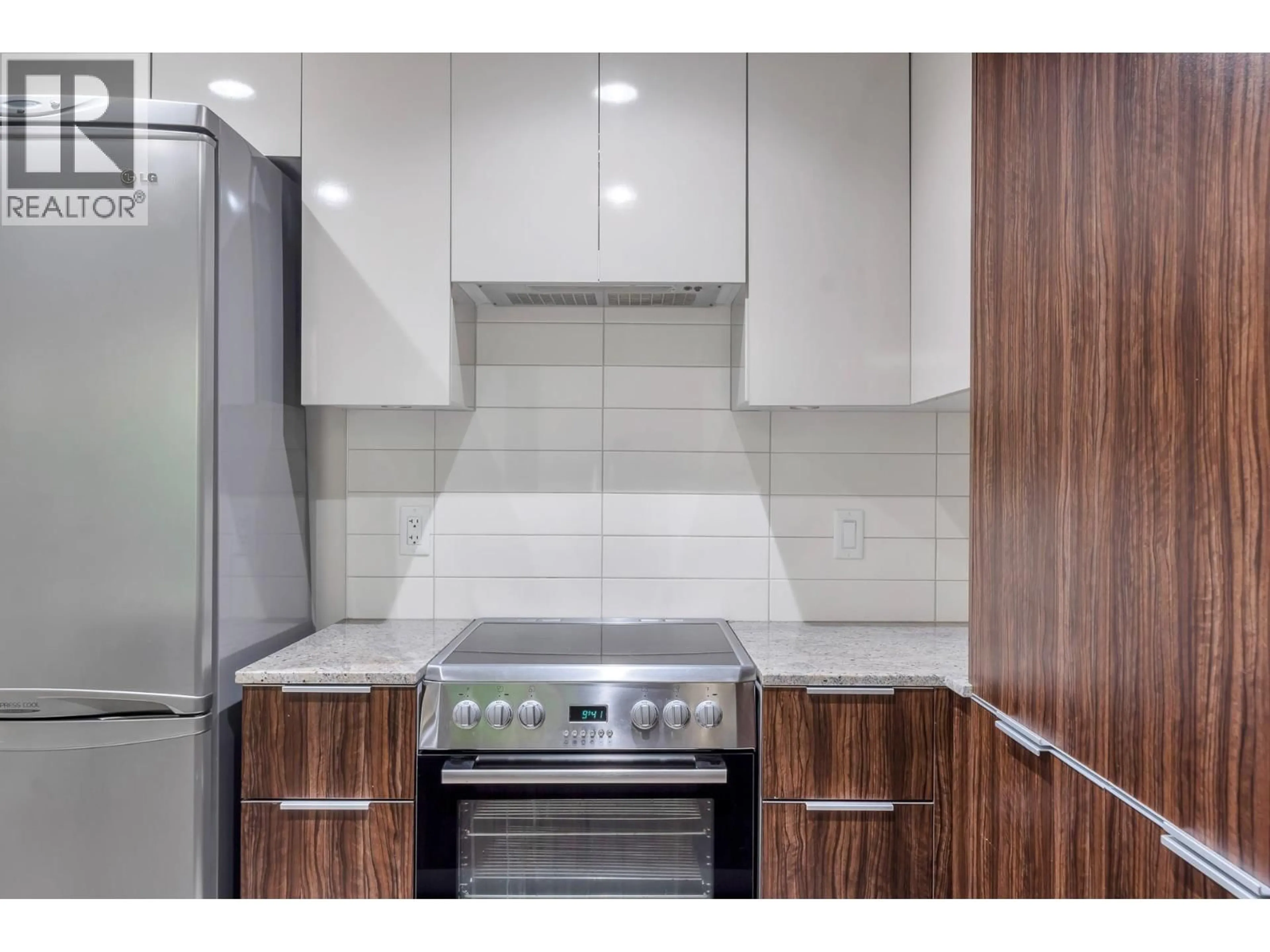 Standard kitchen, unknown for 209 - 1088 RICHARDS STREET, Vancouver British Columbia V6B0J8