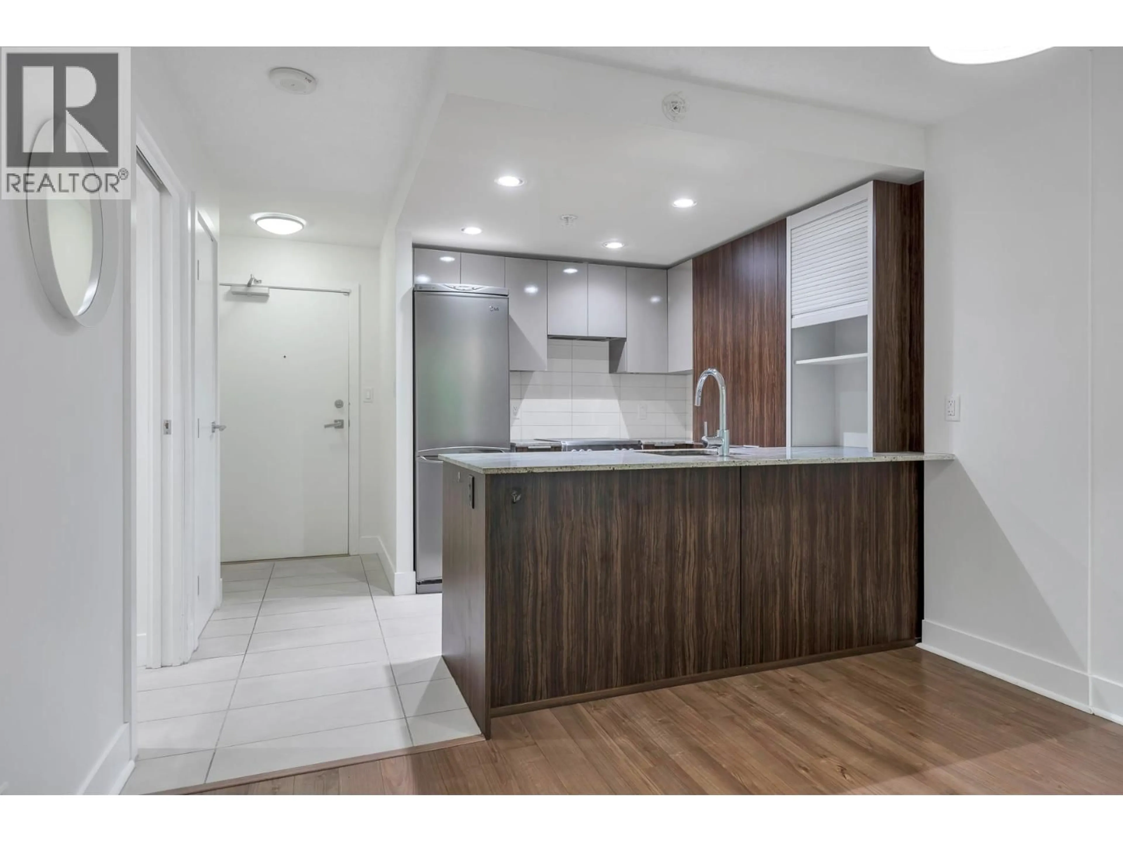 Standard kitchen, unknown for 209 - 1088 RICHARDS STREET, Vancouver British Columbia V6B0J8