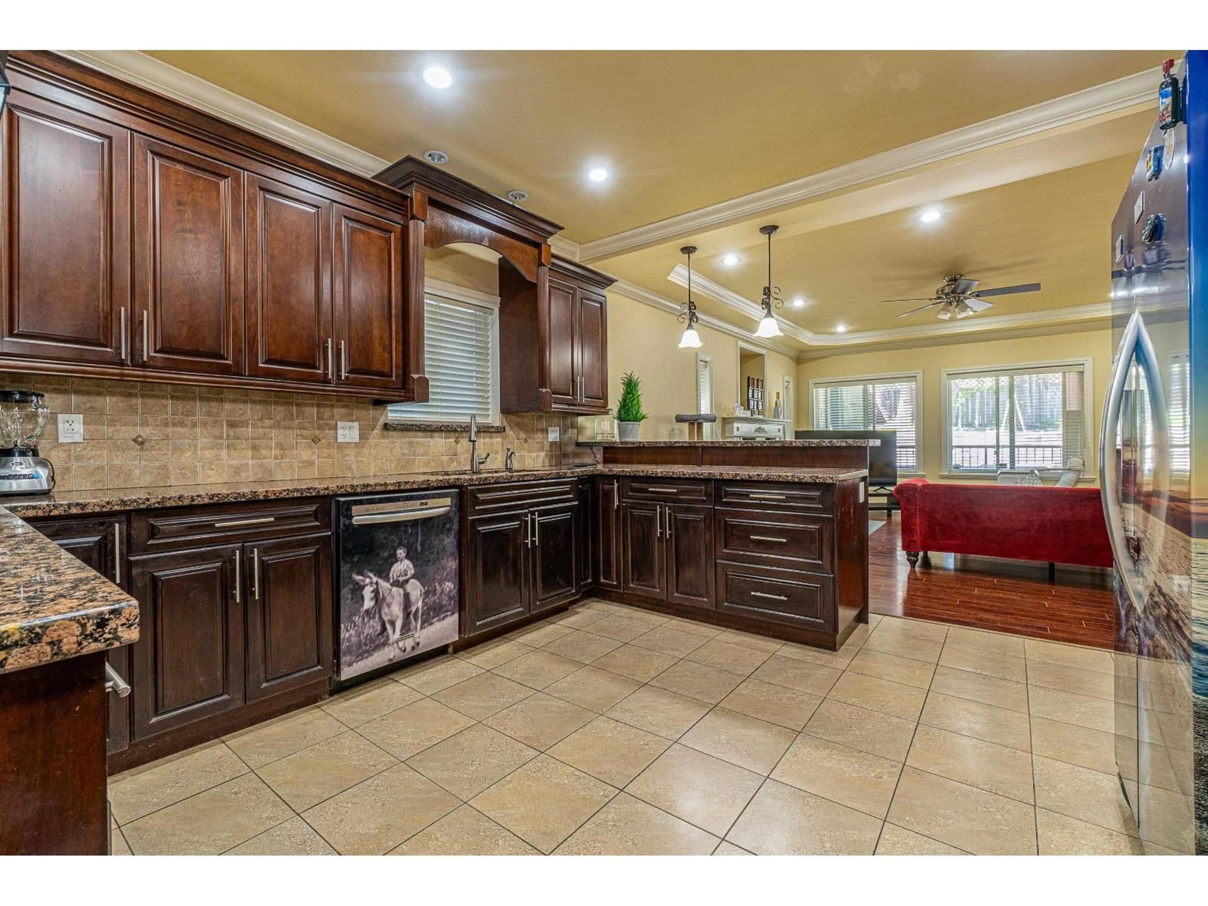 Open concept kitchen, ceramic/tile floor for 9765 160A, Surrey British Columbia V4N5M1