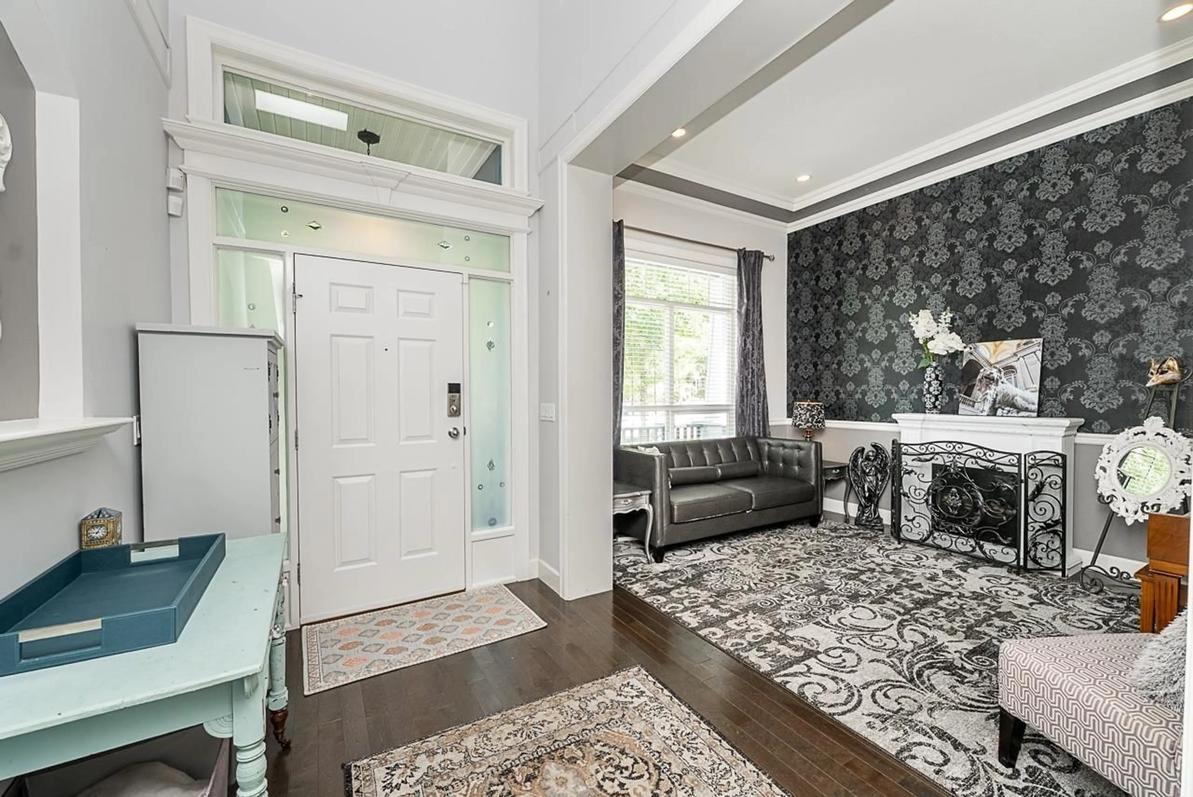 Indoor entryway for 3765 154, Surrey British Columbia V3Z0V2
