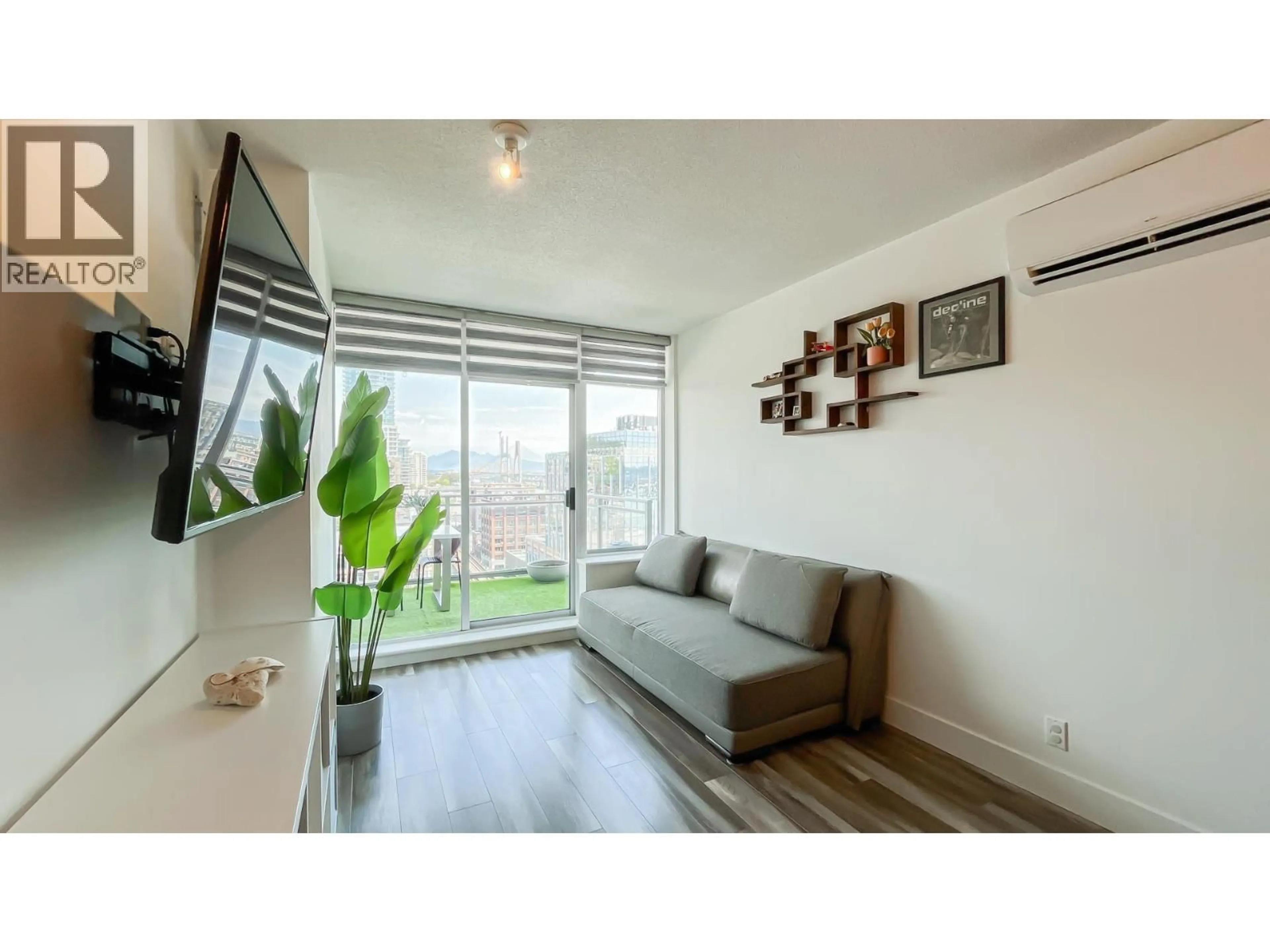Living room with furniture, wood/laminate floor for 1803 - 888 CARNARVON STREET, New Westminster British Columbia V3M0C6
