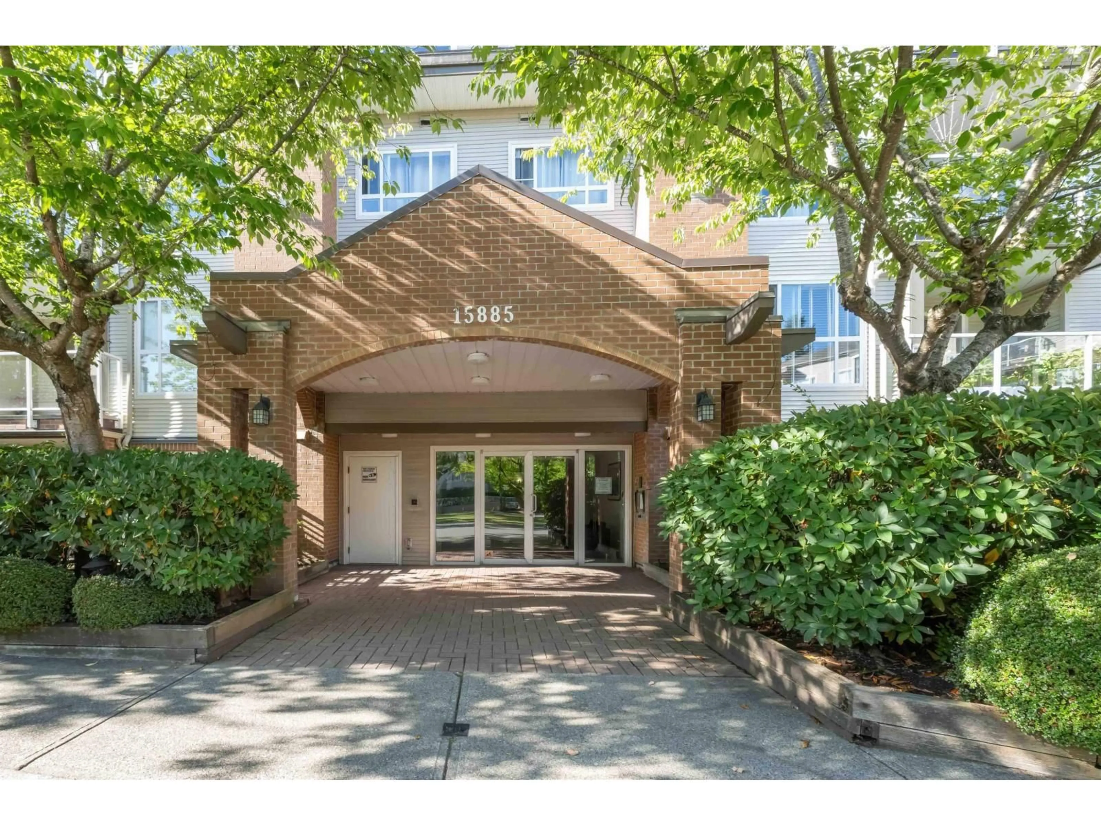Indoor foyer for 405 - 15885 84, Surrey British Columbia V4N0W7