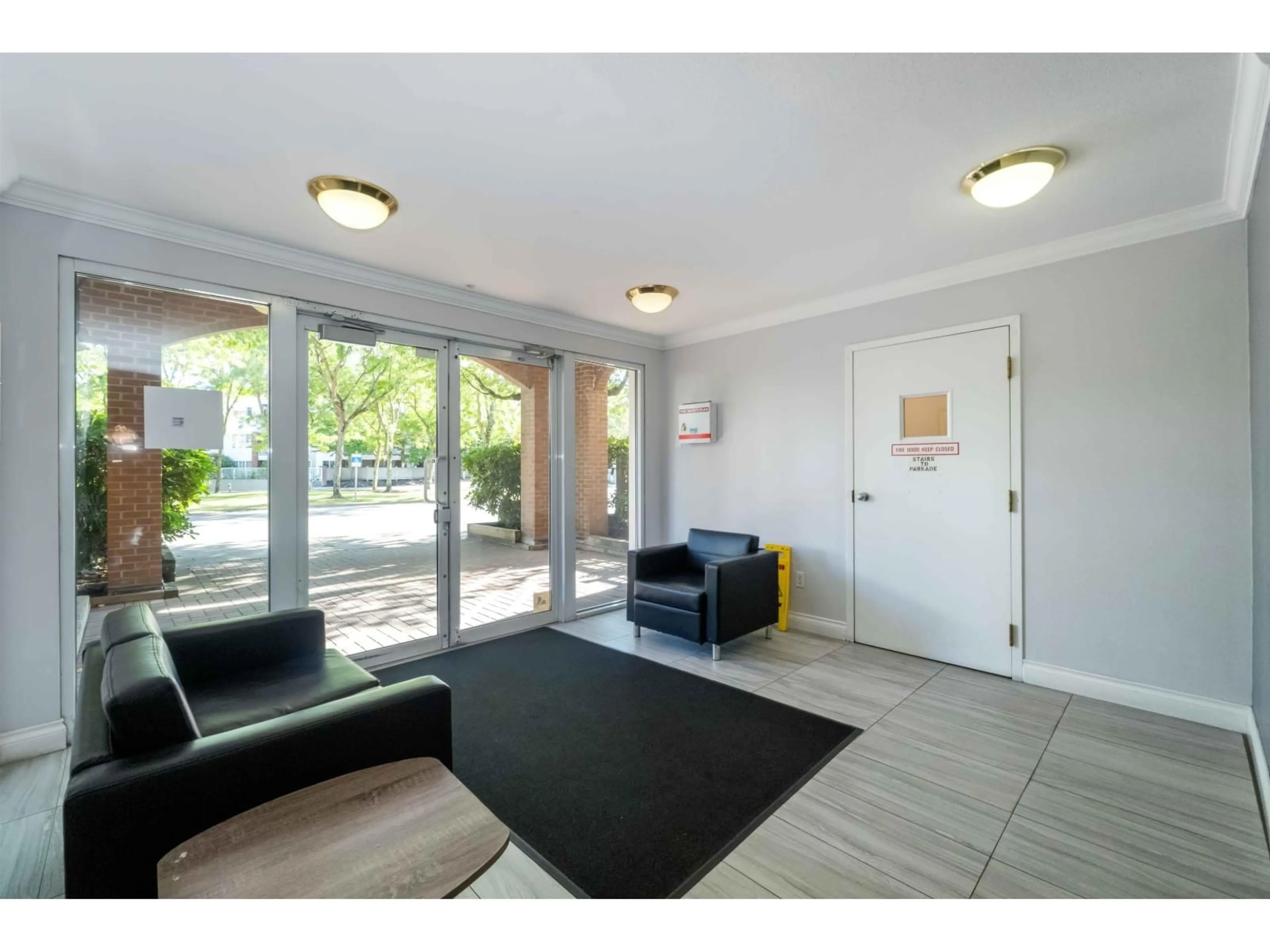 Indoor foyer for 405 - 15885 84, Surrey British Columbia V4N0W7