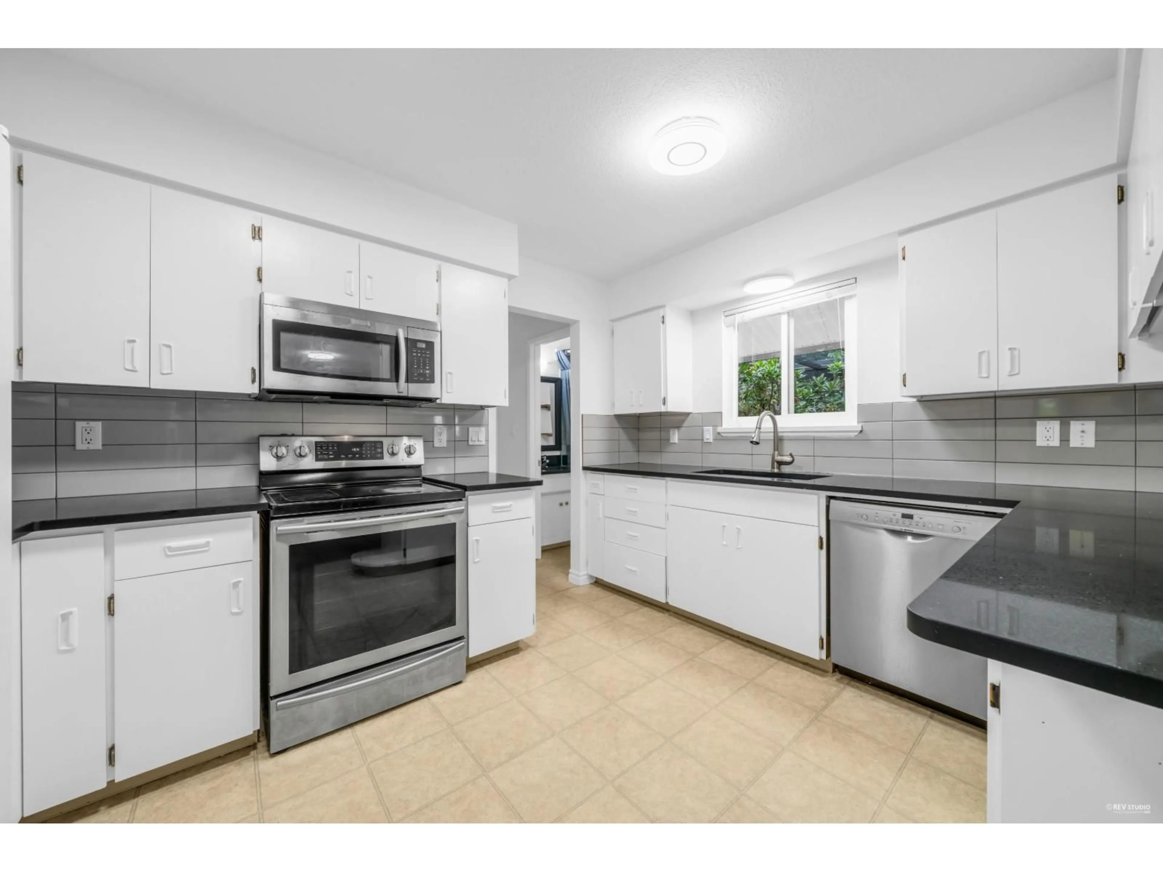 Standard kitchen, ceramic/tile floor for 9452 208, Langley British Columbia V1M2Y9