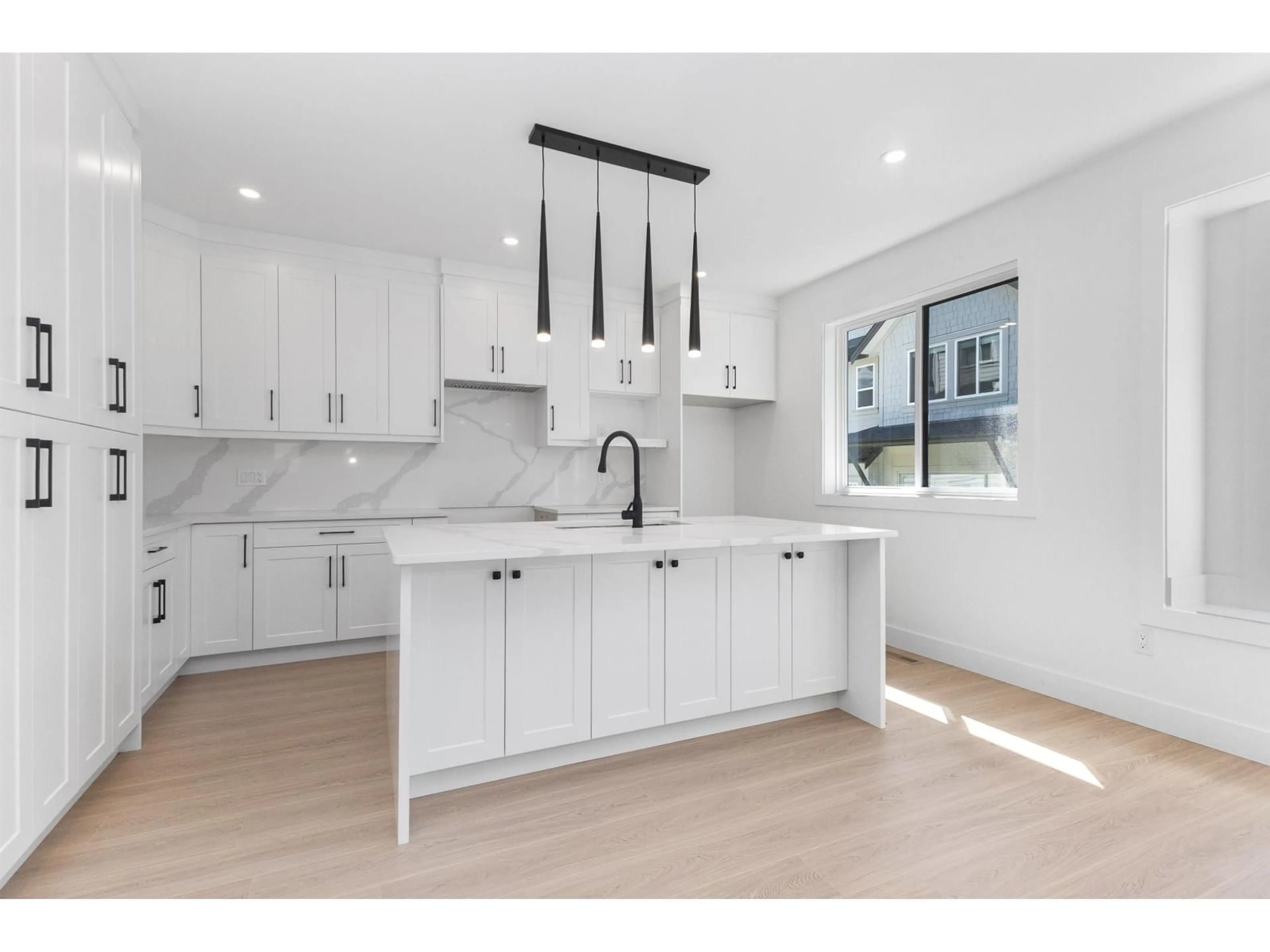 Open concept kitchen, ceramic/tile floor for 35 - 4217 OLD CLAYBURN, Abbotsford British Columbia V3G1L5