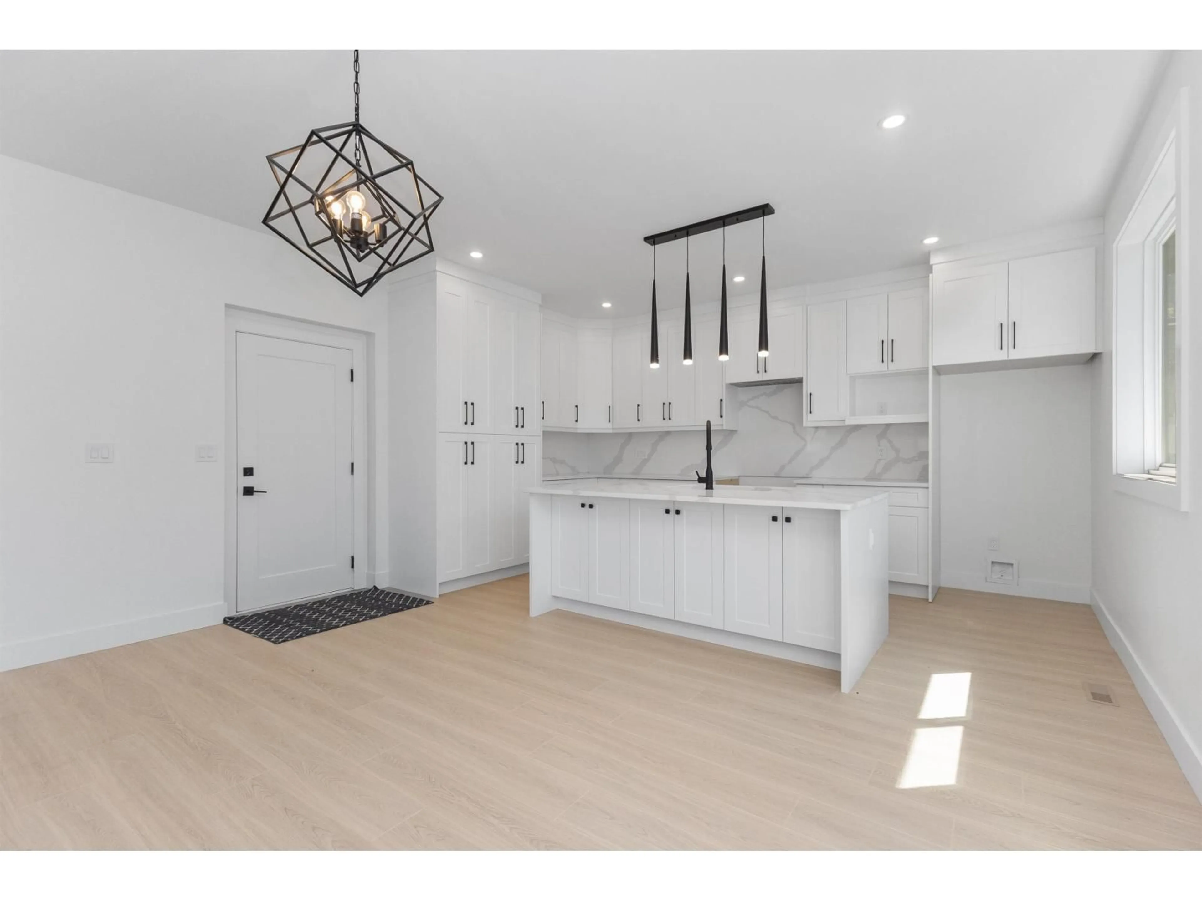Open concept kitchen, ceramic/tile floor for 35 - 4217 OLD CLAYBURN, Abbotsford British Columbia V3G1L5