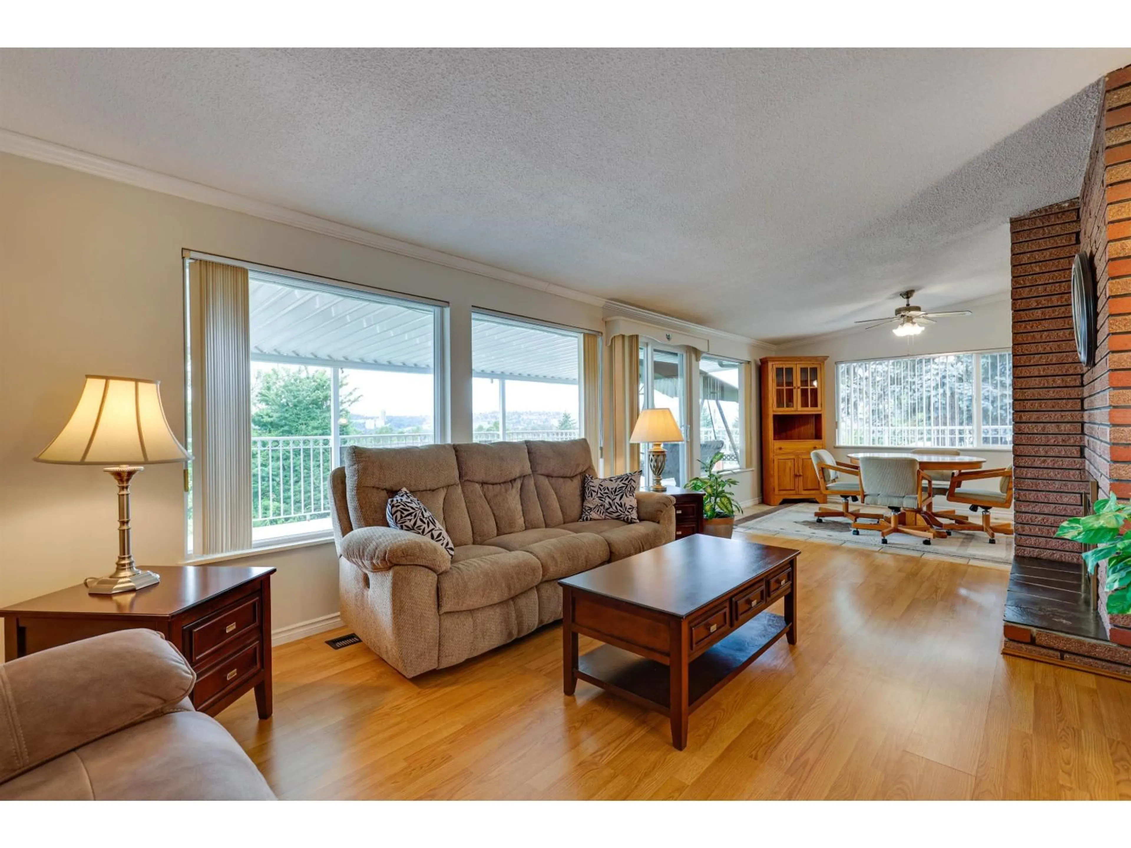 Living room with furniture, wood/laminate floor for 11073 129A, Surrey British Columbia V3T3K9