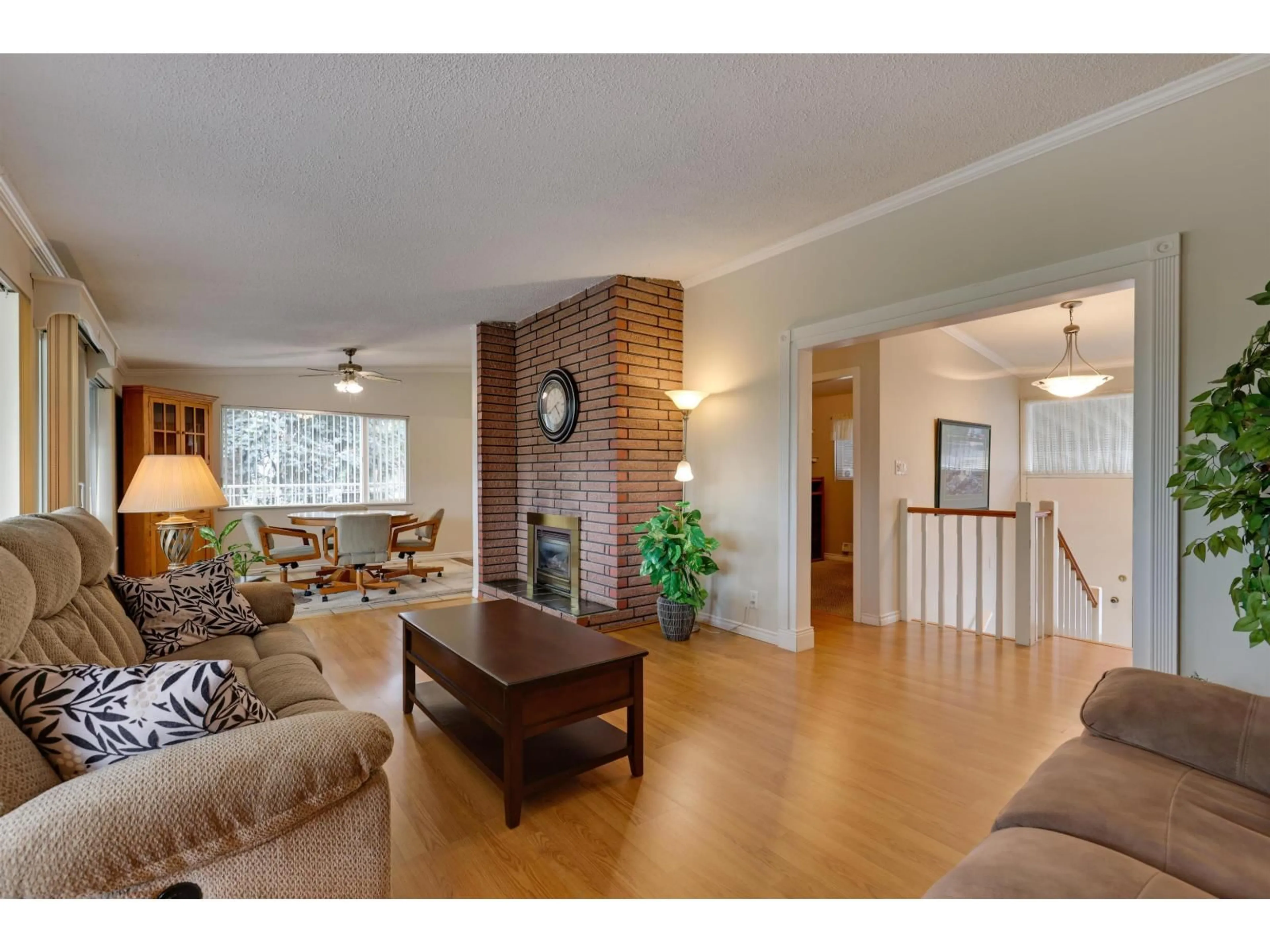 Living room with furniture, wood/laminate floor for 11073 129A, Surrey British Columbia V3T3K9
