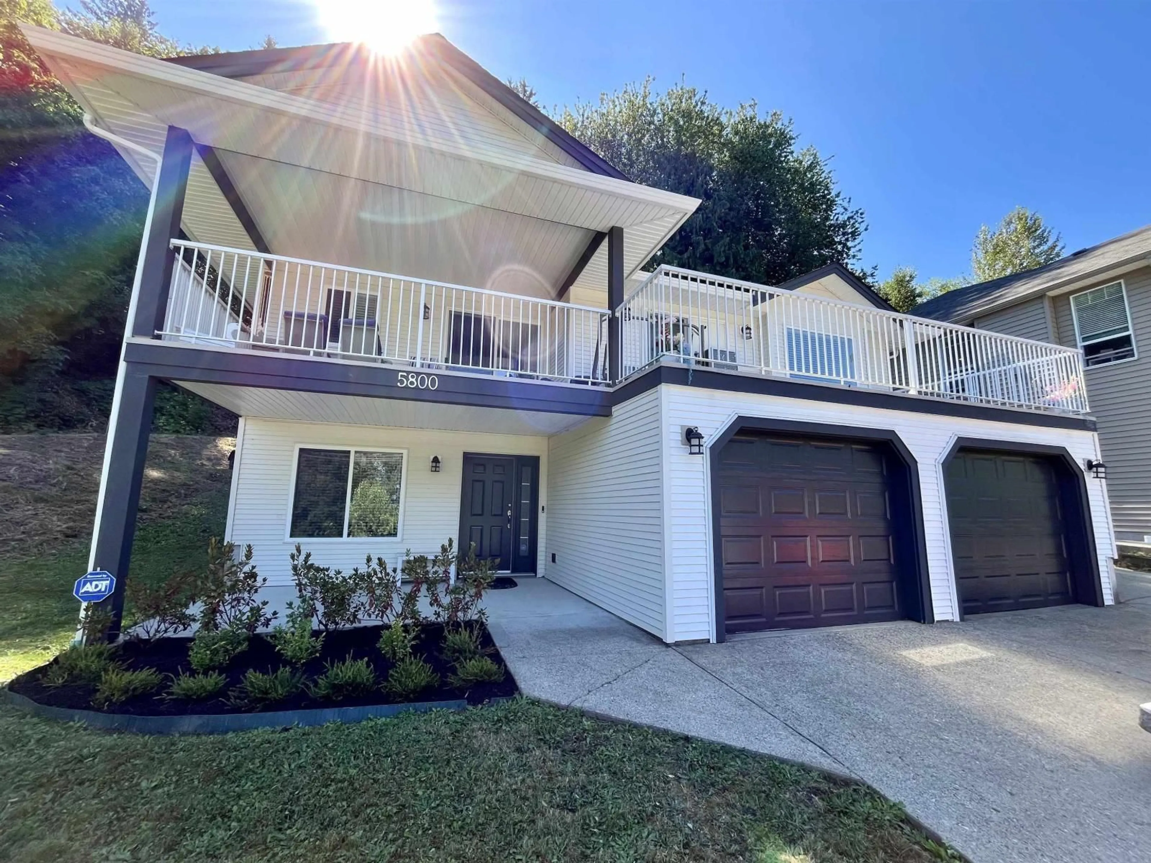 Home with vinyl exterior material, street for 5800 JINKERSON ROAD, Chilliwack British Columbia V2R0C8