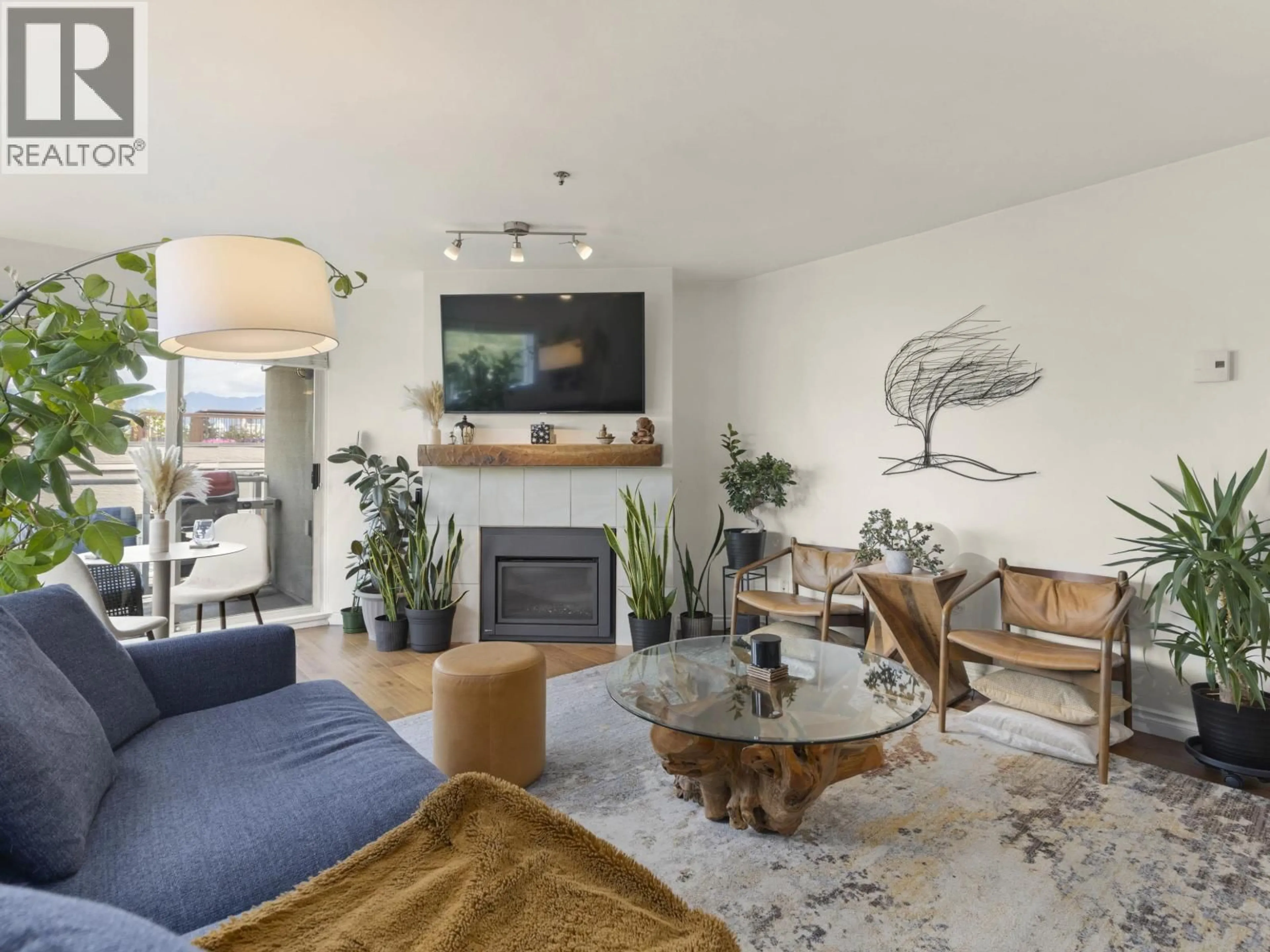 Living room with furniture, unknown for 105 - 933 8TH AVENUE, Vancouver British Columbia V5Z1E4
