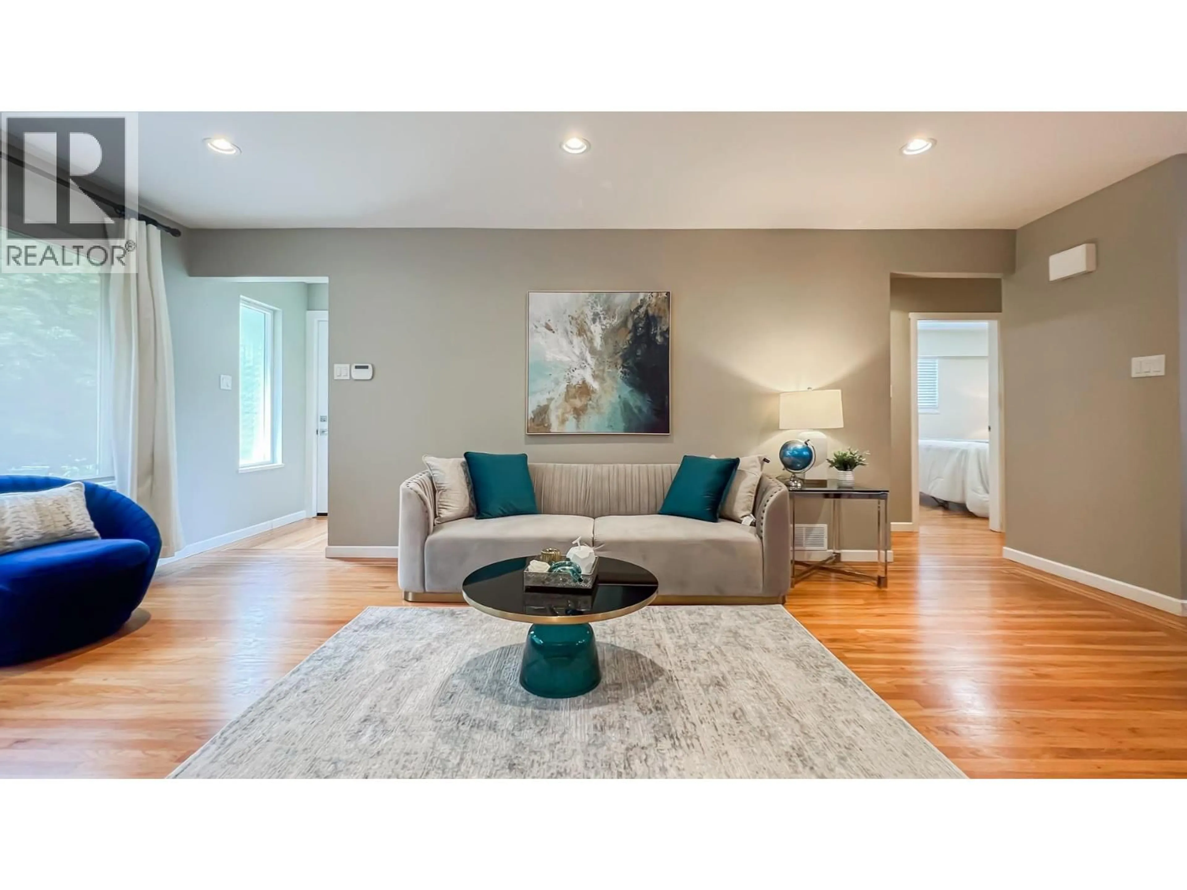 Living room with furniture, wood/laminate floor for 6656 BUTLER STREET, Vancouver British Columbia V5S3K9