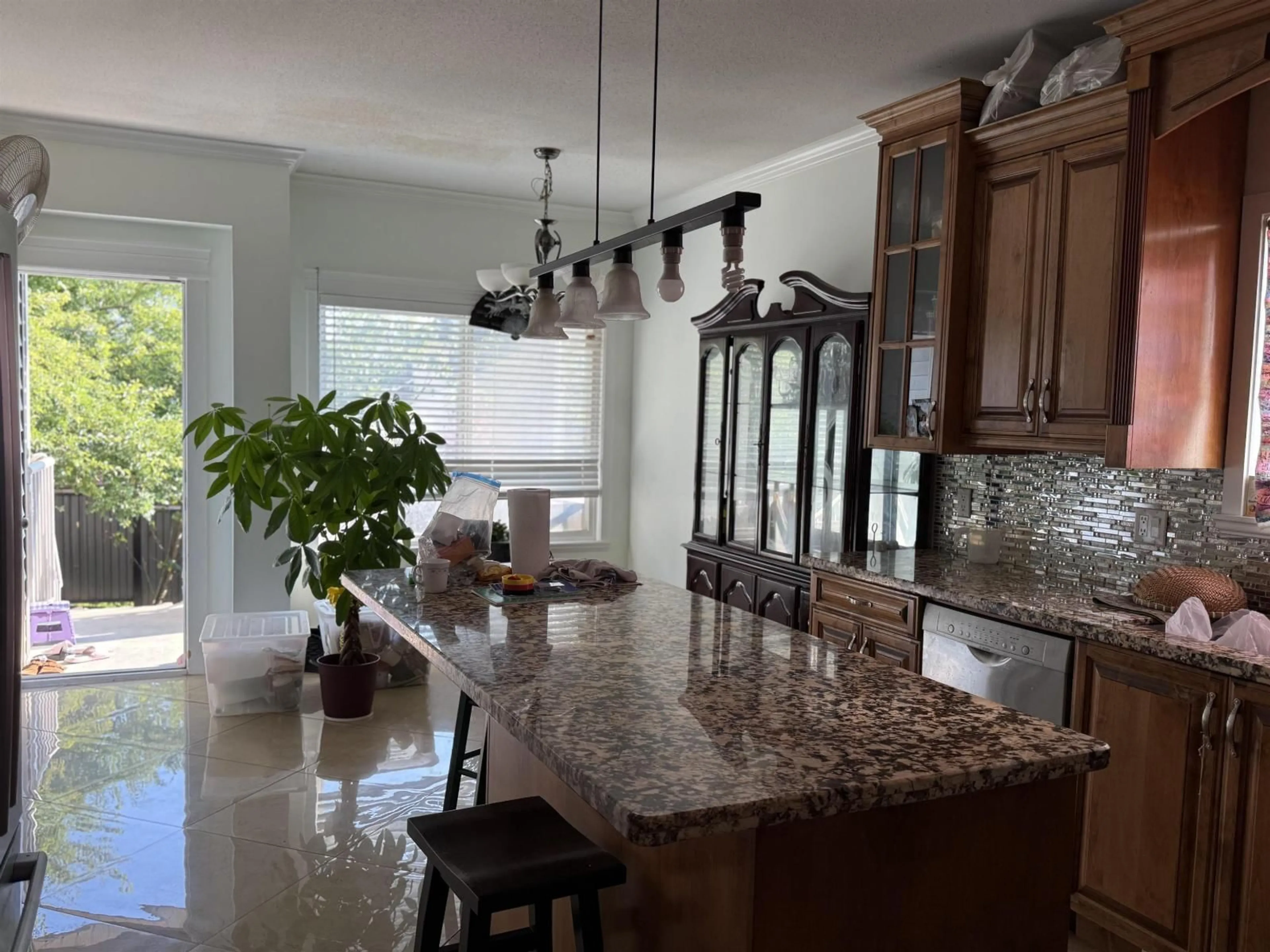 Open concept kitchen, ceramic/tile floor for 18048 64, Surrey British Columbia V3S1Z5