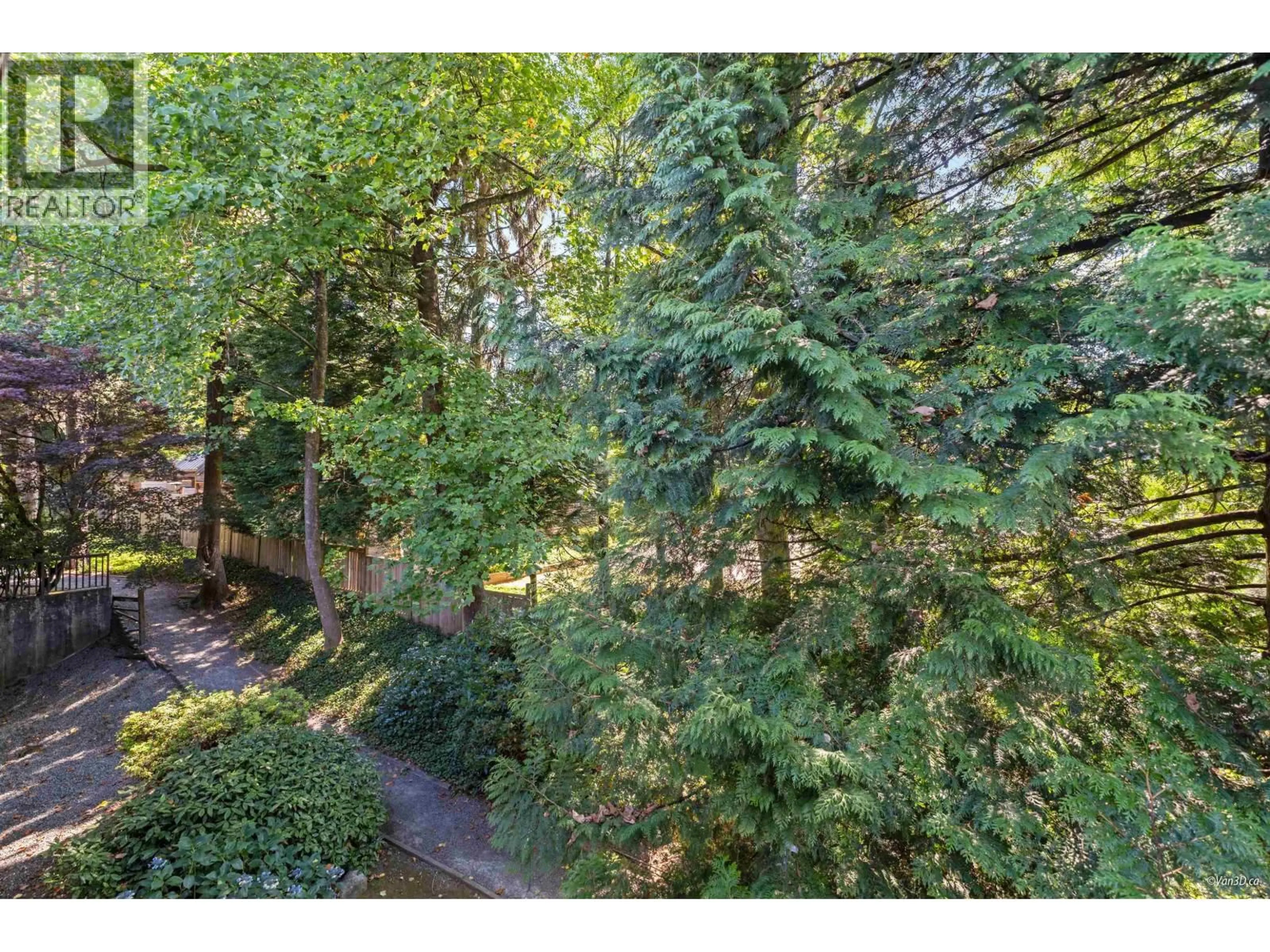 A pic from outside/outdoor area/front of a property/back of a property/a pic from drone, forest/trees view for 403 - 9867 MANCHESTER DRIVE, Burnaby British Columbia V5G1C8