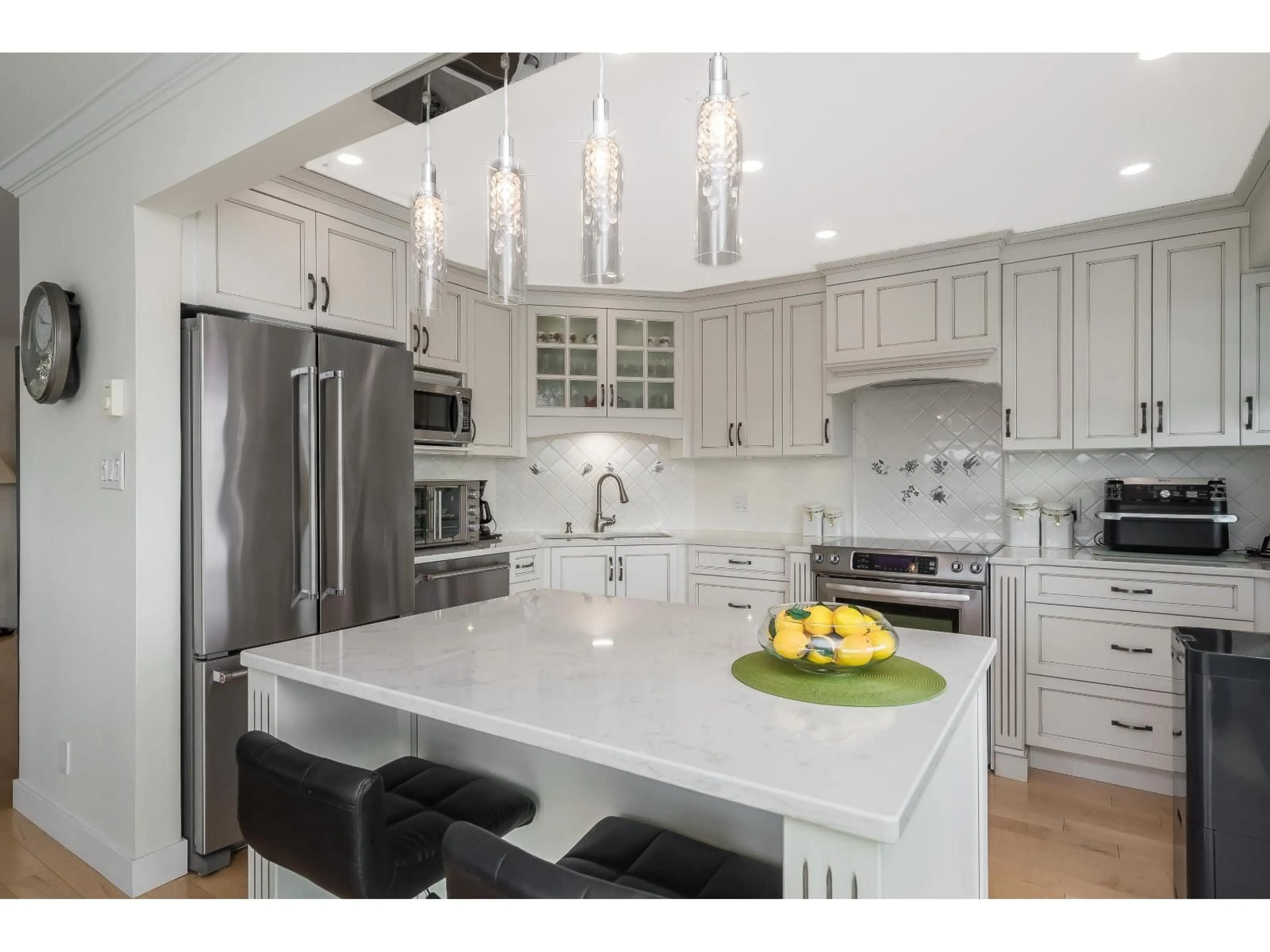 Open concept kitchen, ceramic/tile floor for 704 - 32440 SIMON, Abbotsford British Columbia V2T5R3