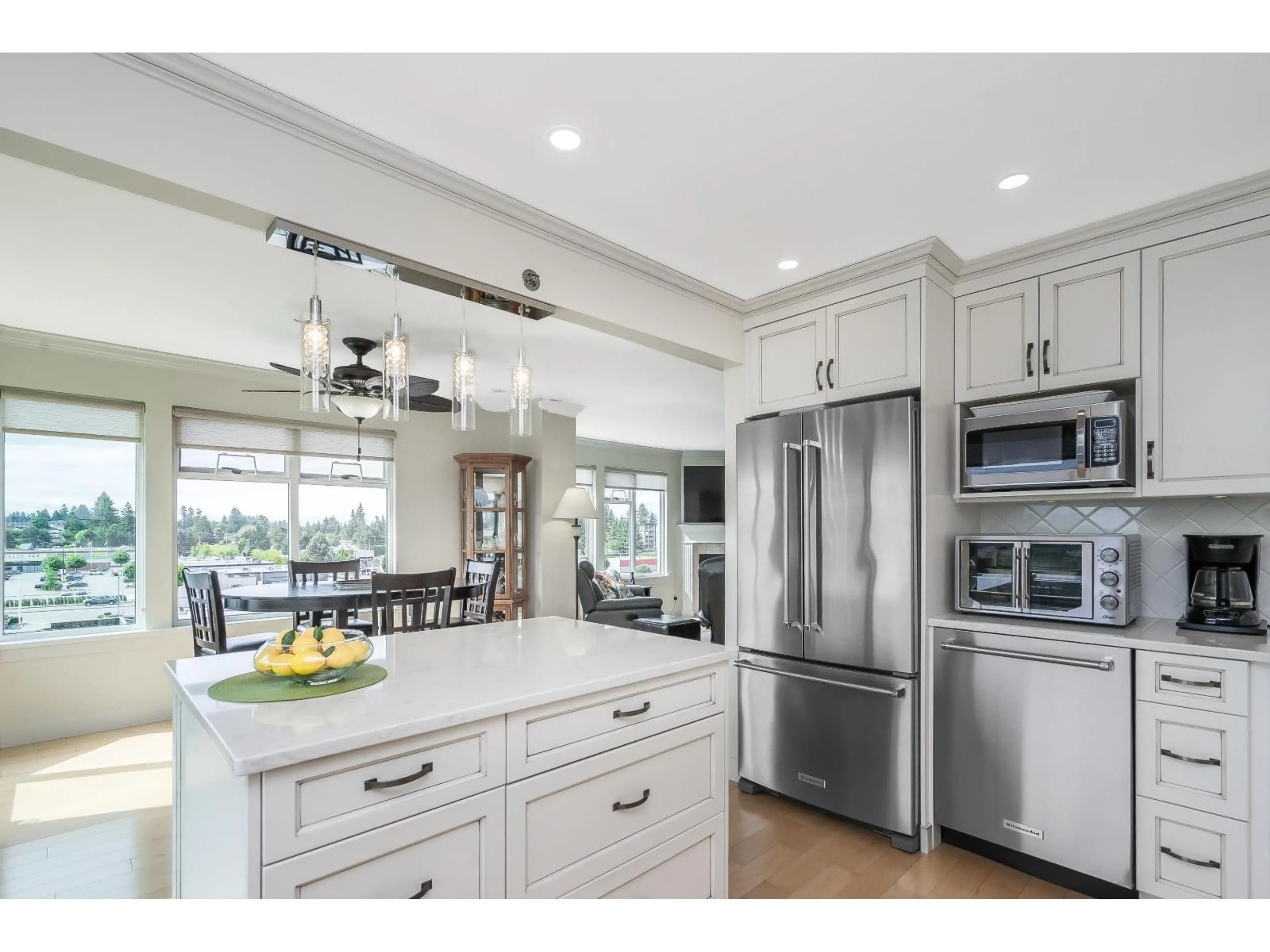 Open concept kitchen, unknown for 704 - 32440 SIMON, Abbotsford British Columbia V2T5R3